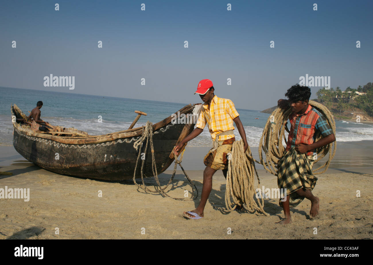 Photographie par Roy Riley à leurs filets des pêcheurs sur la plage de Kovalam au Kerala, en Inde Banque D'Images