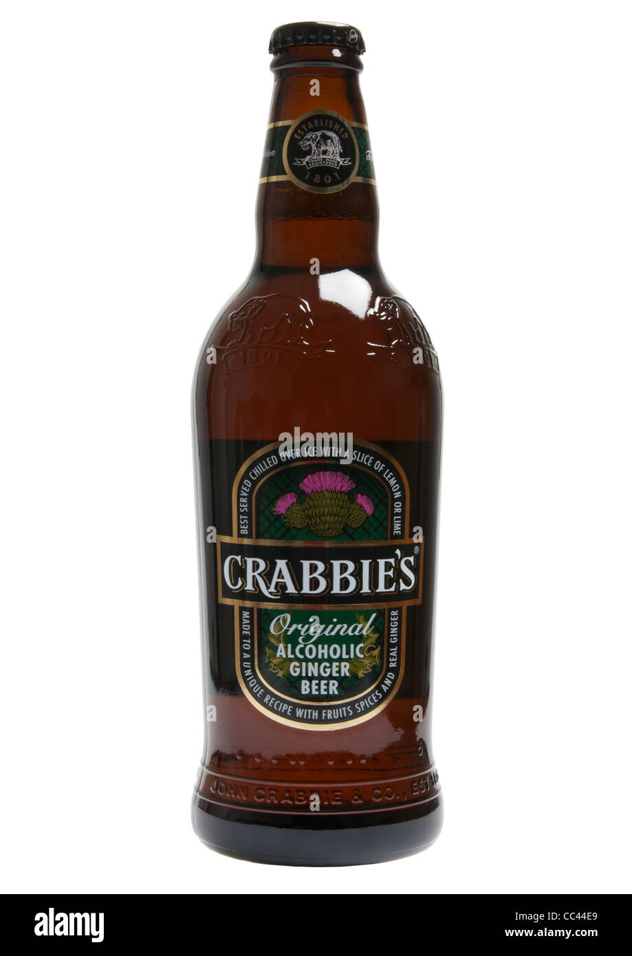 Bouteille de bière de gingembre sans alcool original Crabbies sur fond  blanc Photo Stock - Alamy