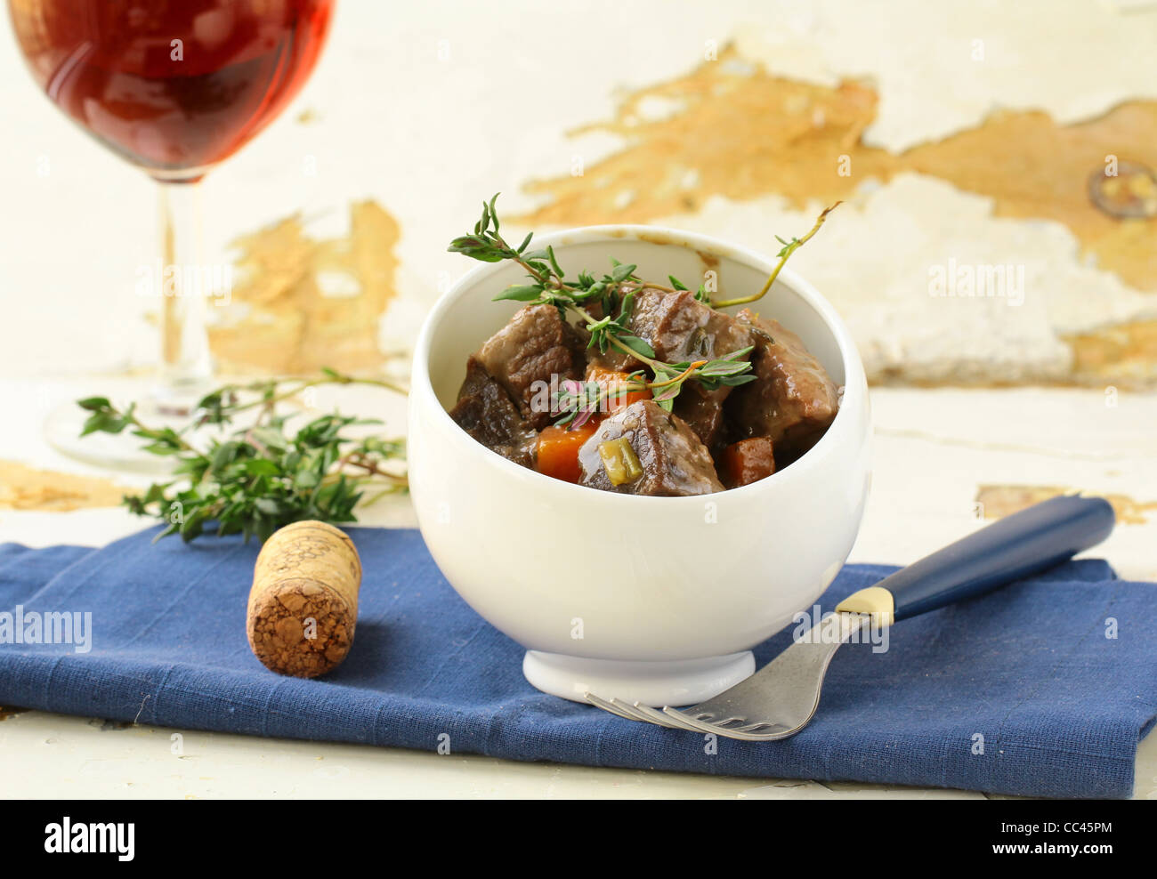 Boeuf bourguignon traditionnel goulasch de boeuf français - Banque D'Images