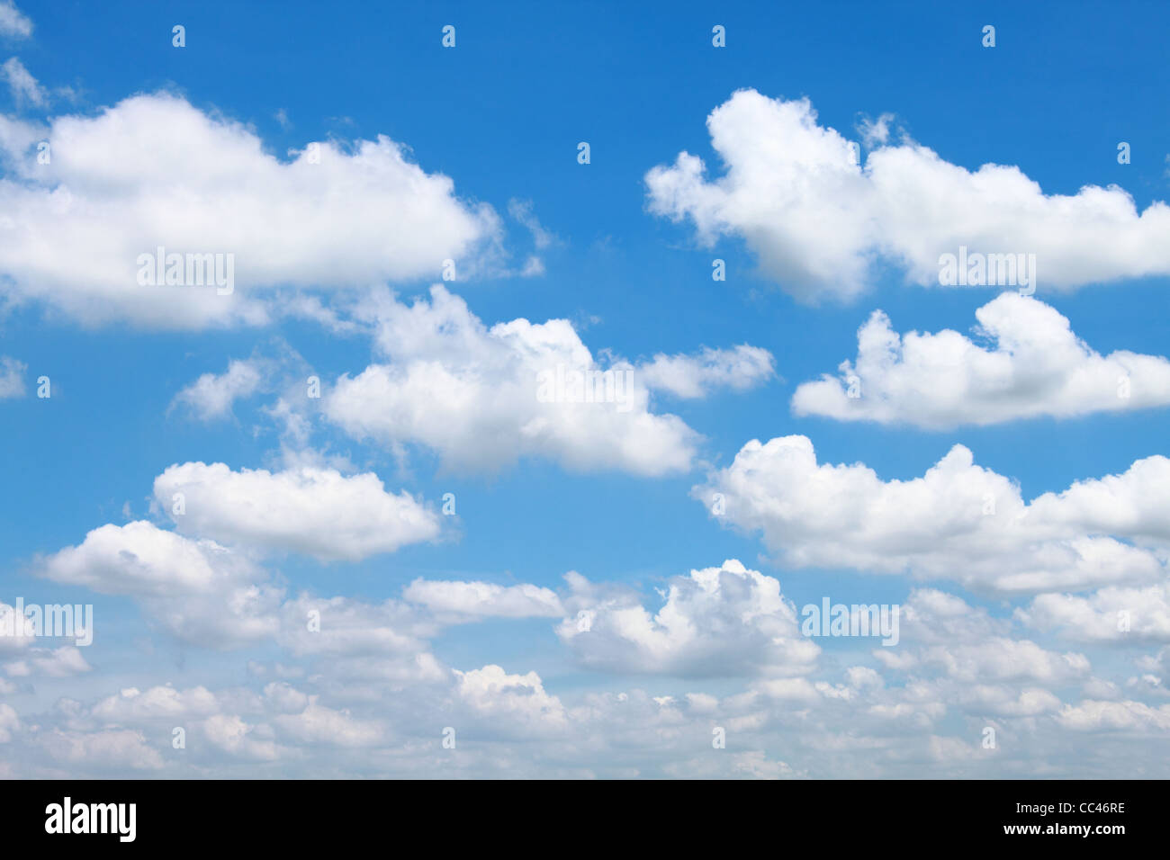 Propagation sur le ciel nuages Banque D'Images