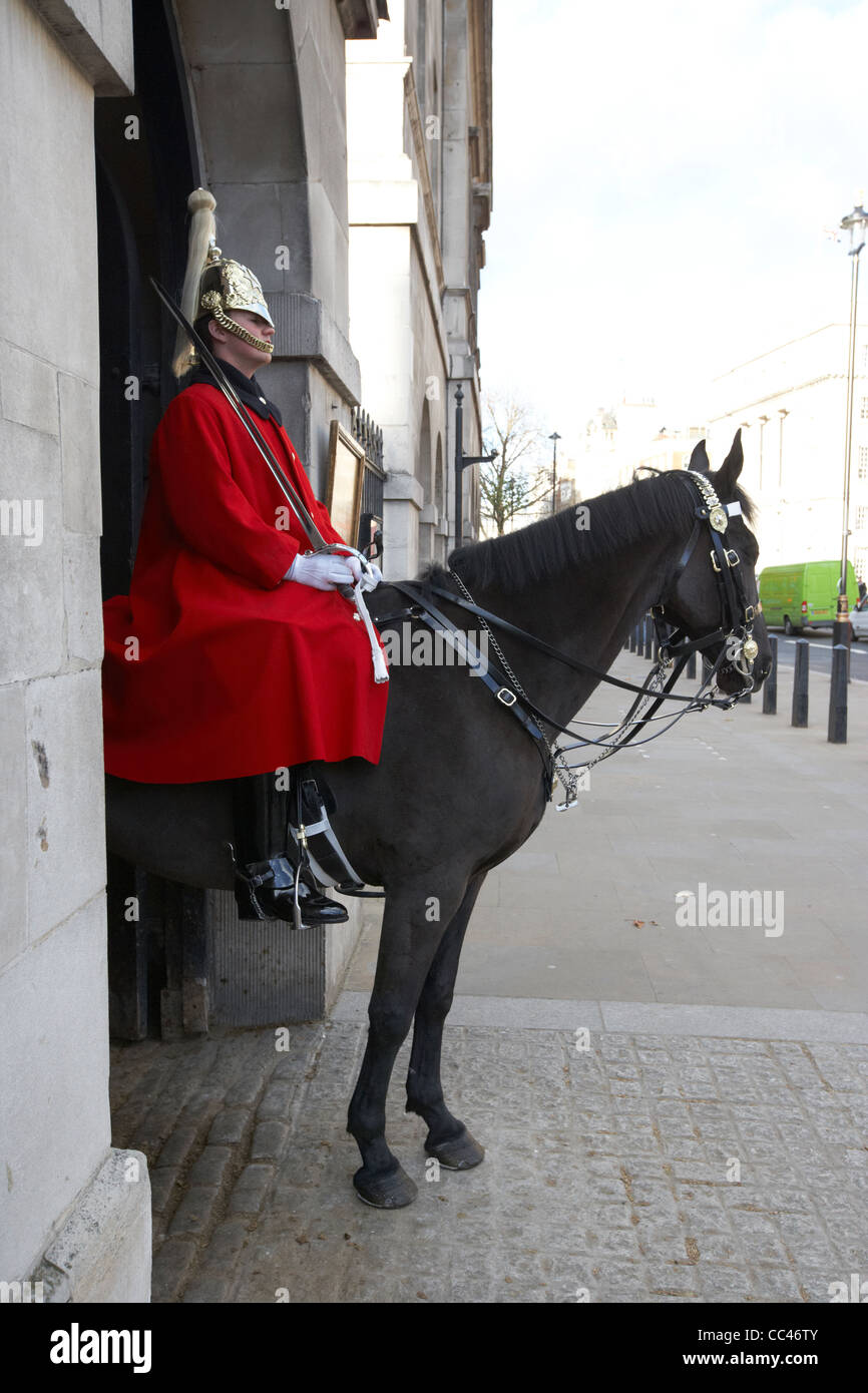 La cavalerie de famille Life Guards de garde à Whitehall London England uk united kingdom Banque D'Images