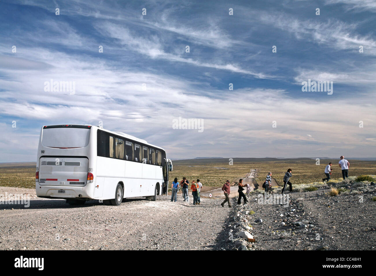 Les touristes et les voitures de tourisme sur la Route 40 dans la région de Patagonie, Argentine Banque D'Images