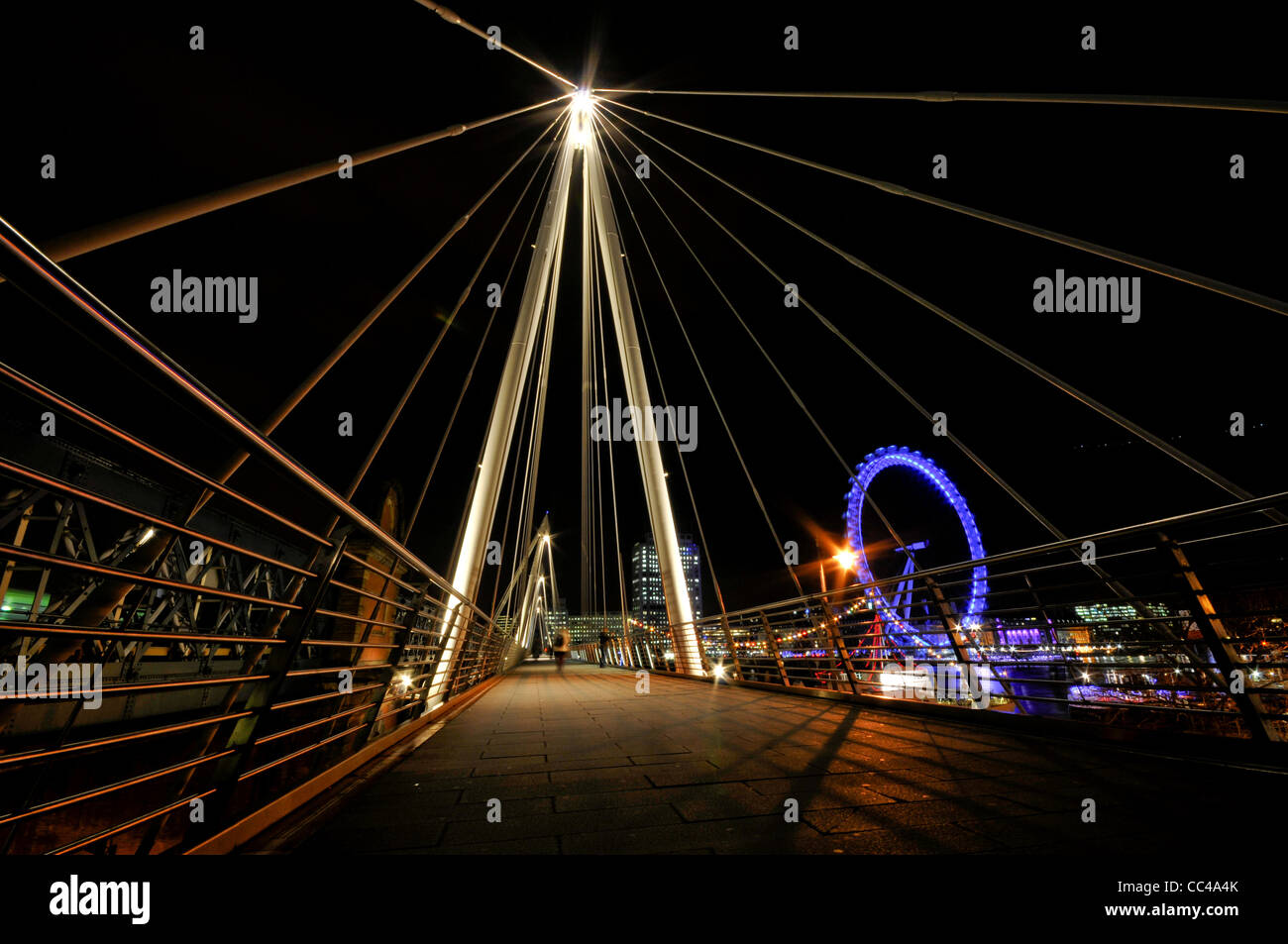 La roue du millénaire photographiés depuis le Hungerford Bridge à Londres Banque D'Images
