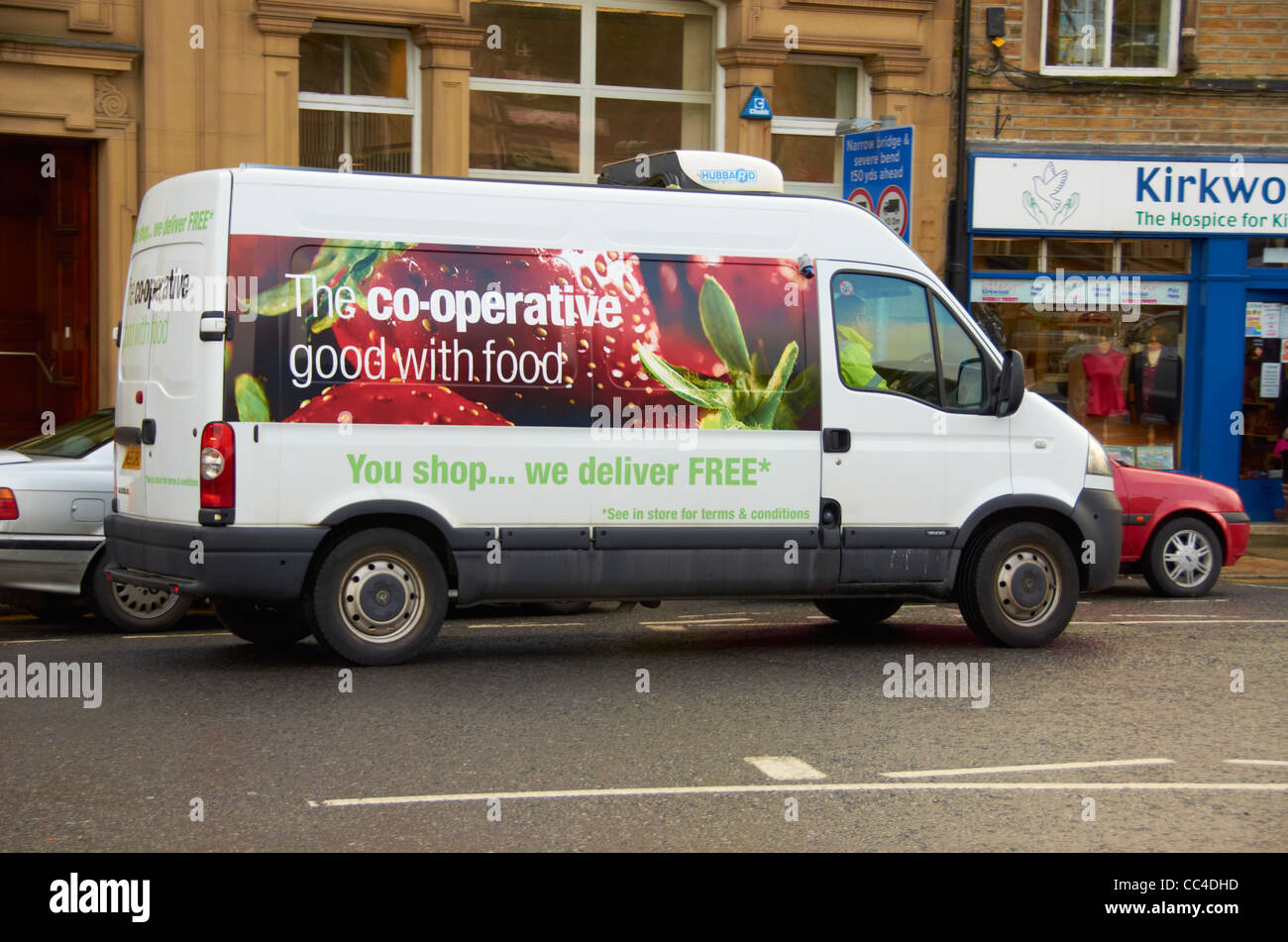 Co-op delivery van sur la route. Banque D'Images