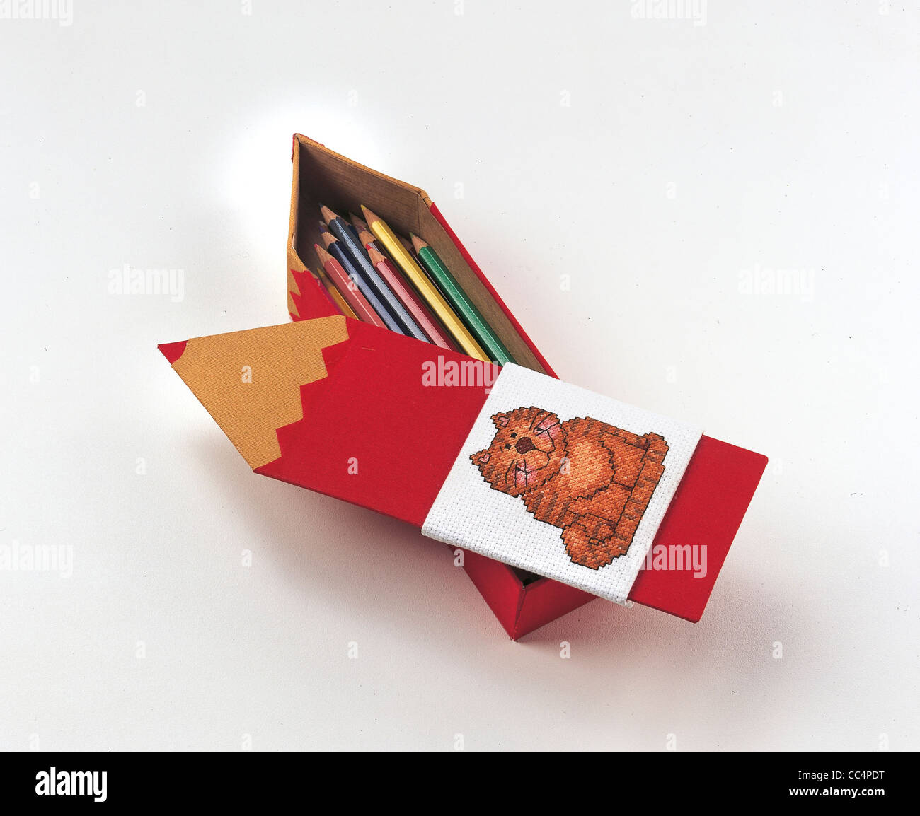 Le travail des femmes - de croix : Crayon avec Motif Chat Banque D'Images