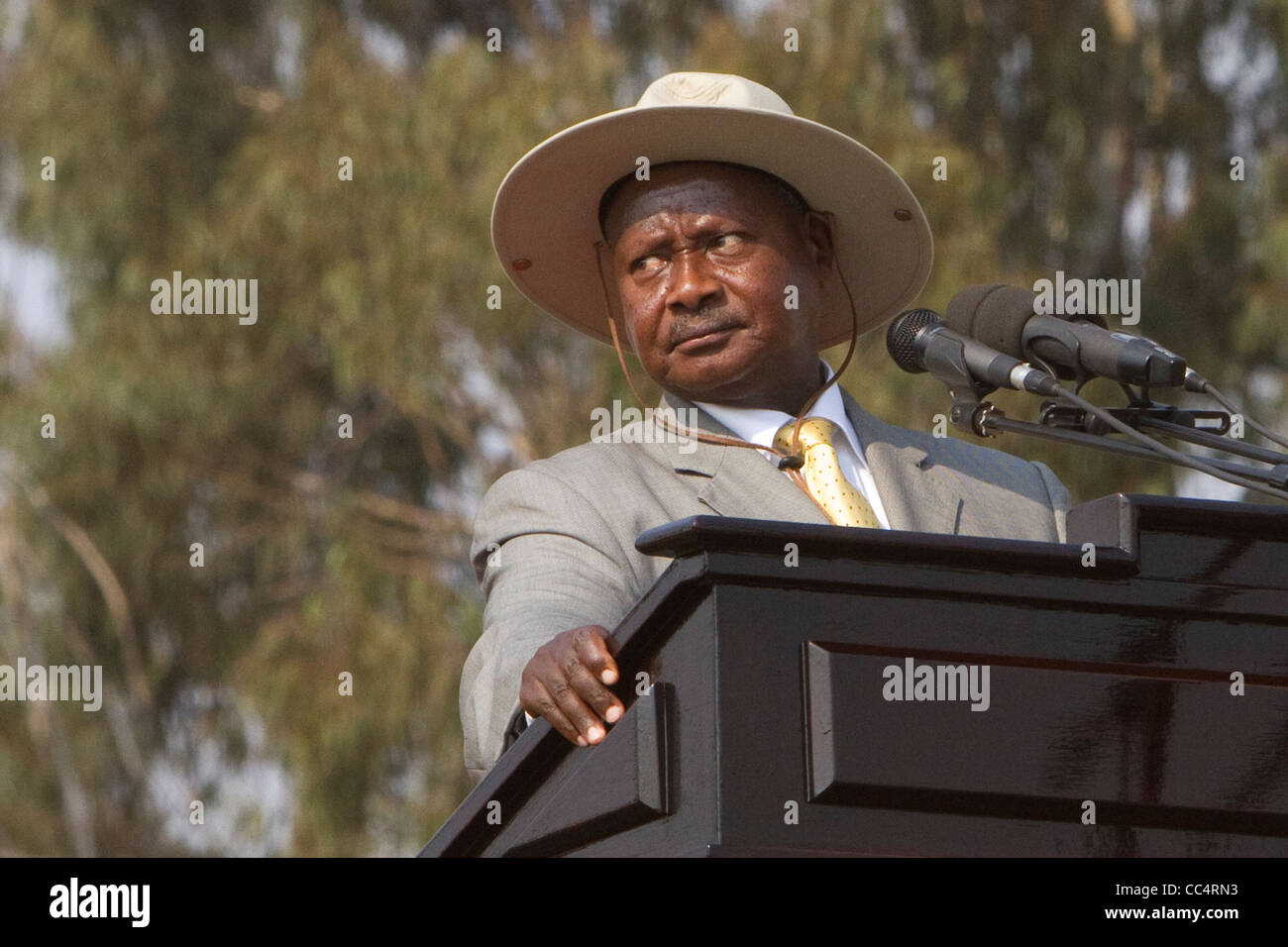 Le Président ougandais Yoweri Museveni rend les remarques finales dans sa campagne de 2011 pour un nouveau mandat. Banque D'Images