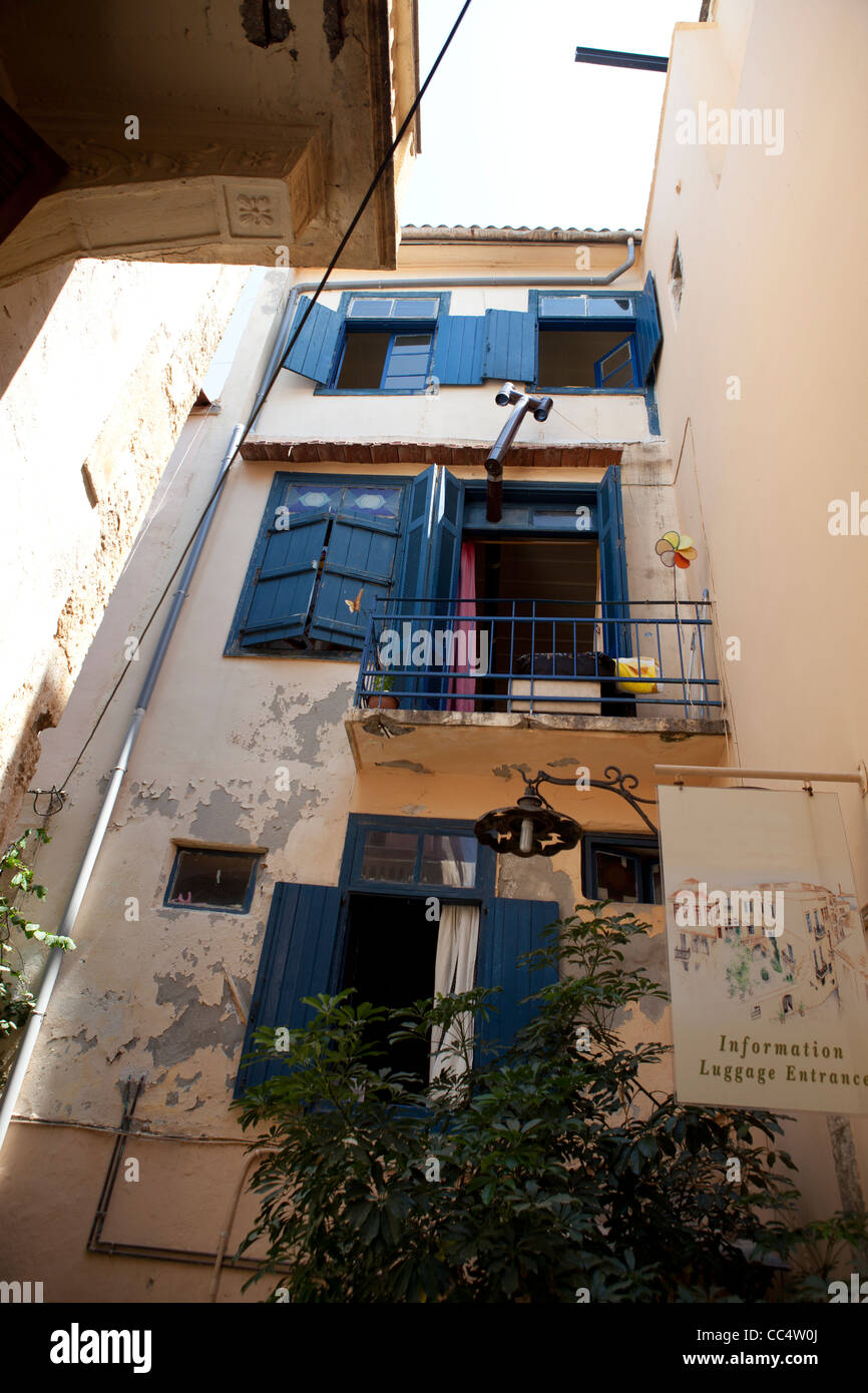 Détail de l'architecture des maisons traditionnelles dans la vieille ville de Chania en Crète. Banque D'Images