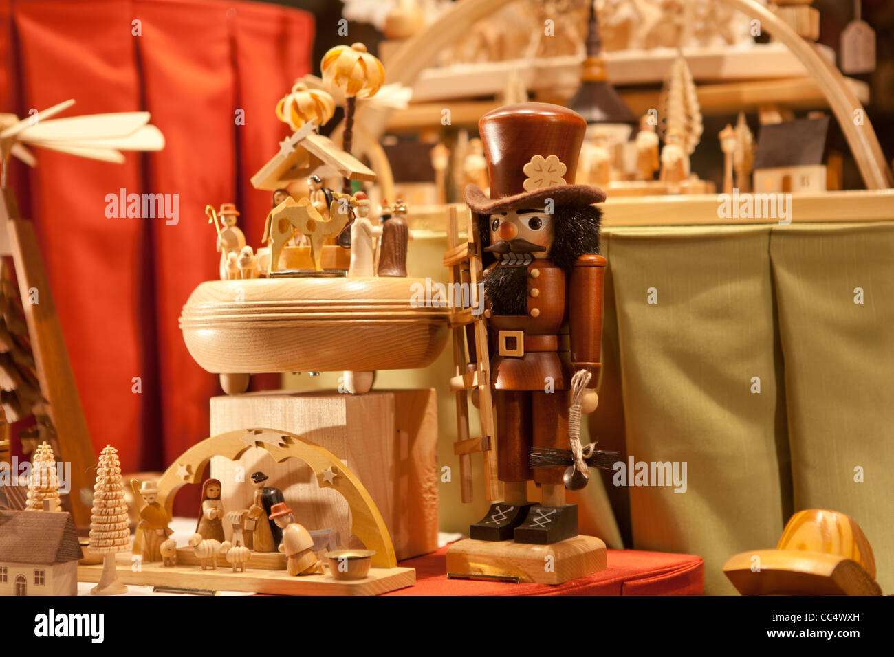 Style rétro de Noël jouets en bois avec un soldat debout. Banque D'Images