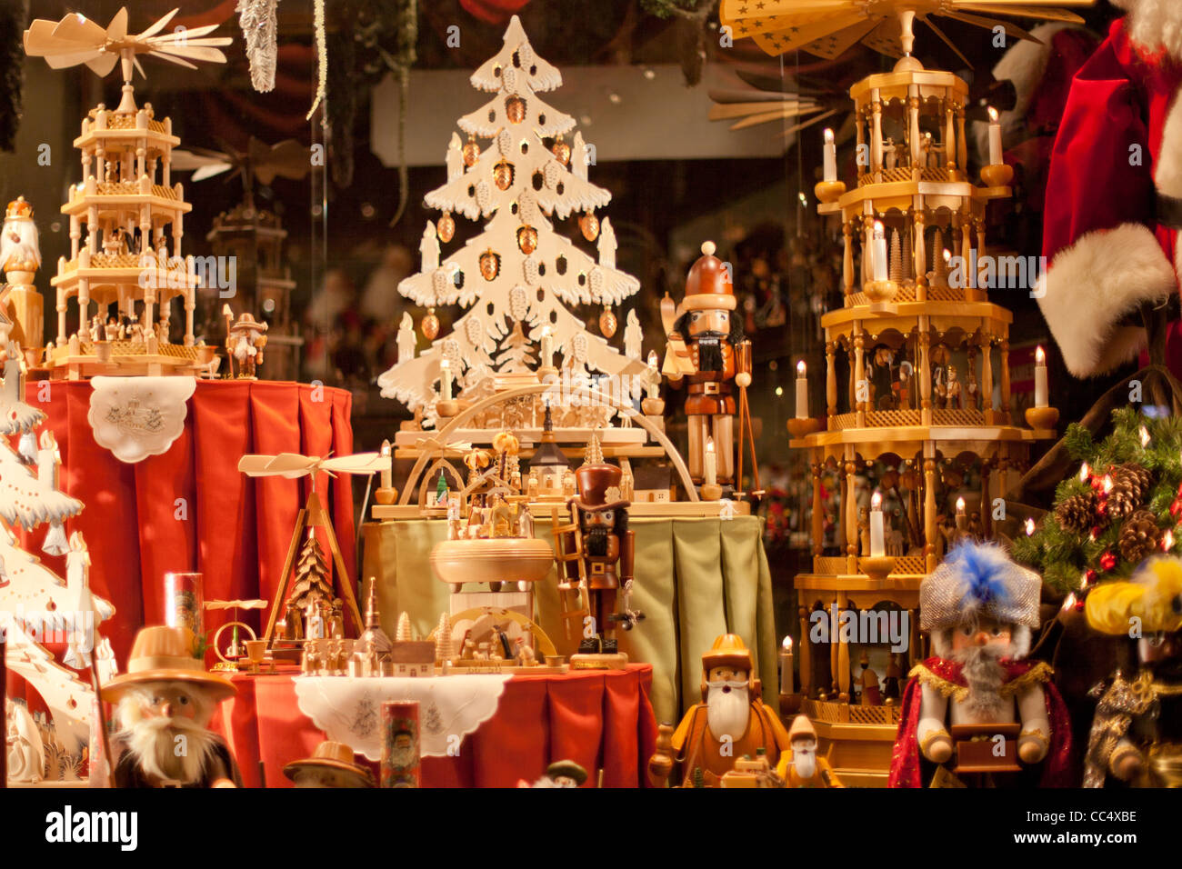 Style rétro de Noël jouets en bois avec plusieurs fonctionnalités. Banque D'Images