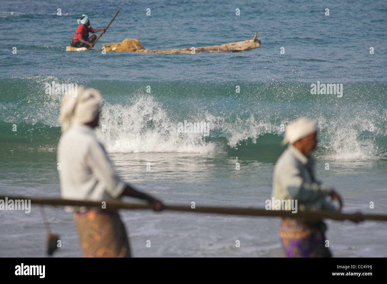 Photographie par Roy Riley à leurs filets des pêcheurs sur la plage de Kovalam au Kerala, en Inde Banque D'Images