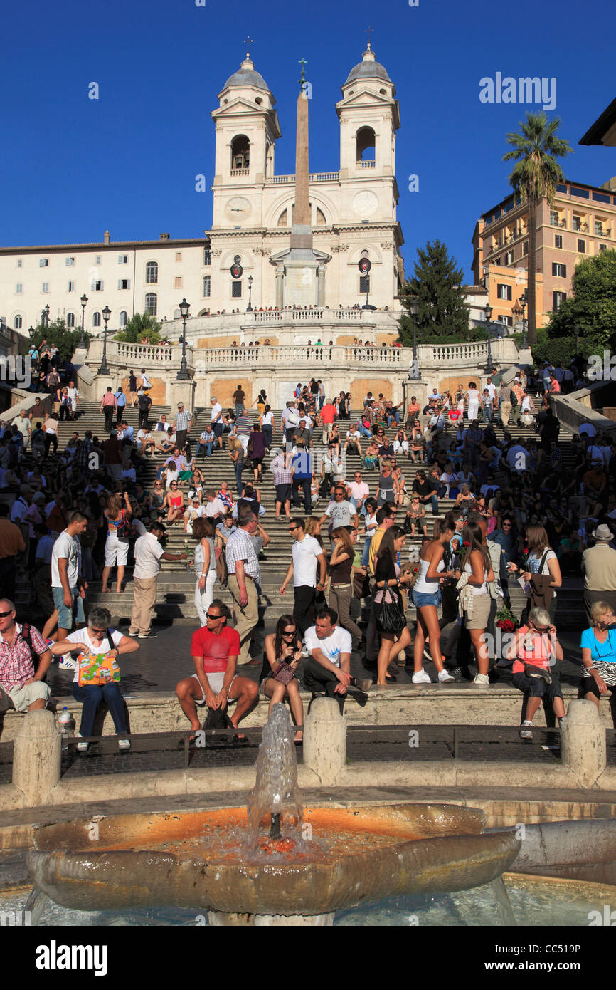 L'Italie, Lazio, Rome, Piazza di Spagna, place d'Espagne, Église de la Trinité-des-Monts, les gens, Banque D'Images