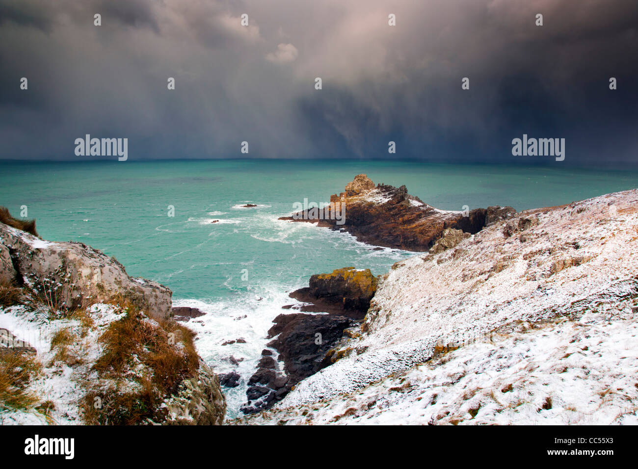 La tête de Grondin, Cornwall, UK ; hiver ; tempête en mer ; Banque D'Images