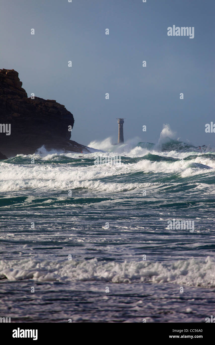 Phare drakkars ; au large de Land's End, Cornwall, UK Banque D'Images