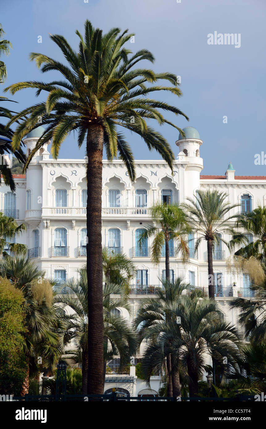 Le style oriental Palace 'ORIENT', un ancien hôtel Belle Epoque, quartier chic maintenant appartements, Menton, Côte d'Azur, France Banque D'Images