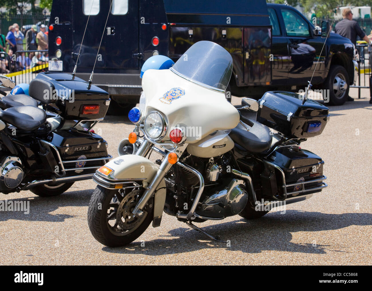 Une voiture garée sur un Harley Davidson moto de police - Washington, DC  USA Photo Stock - Alamy