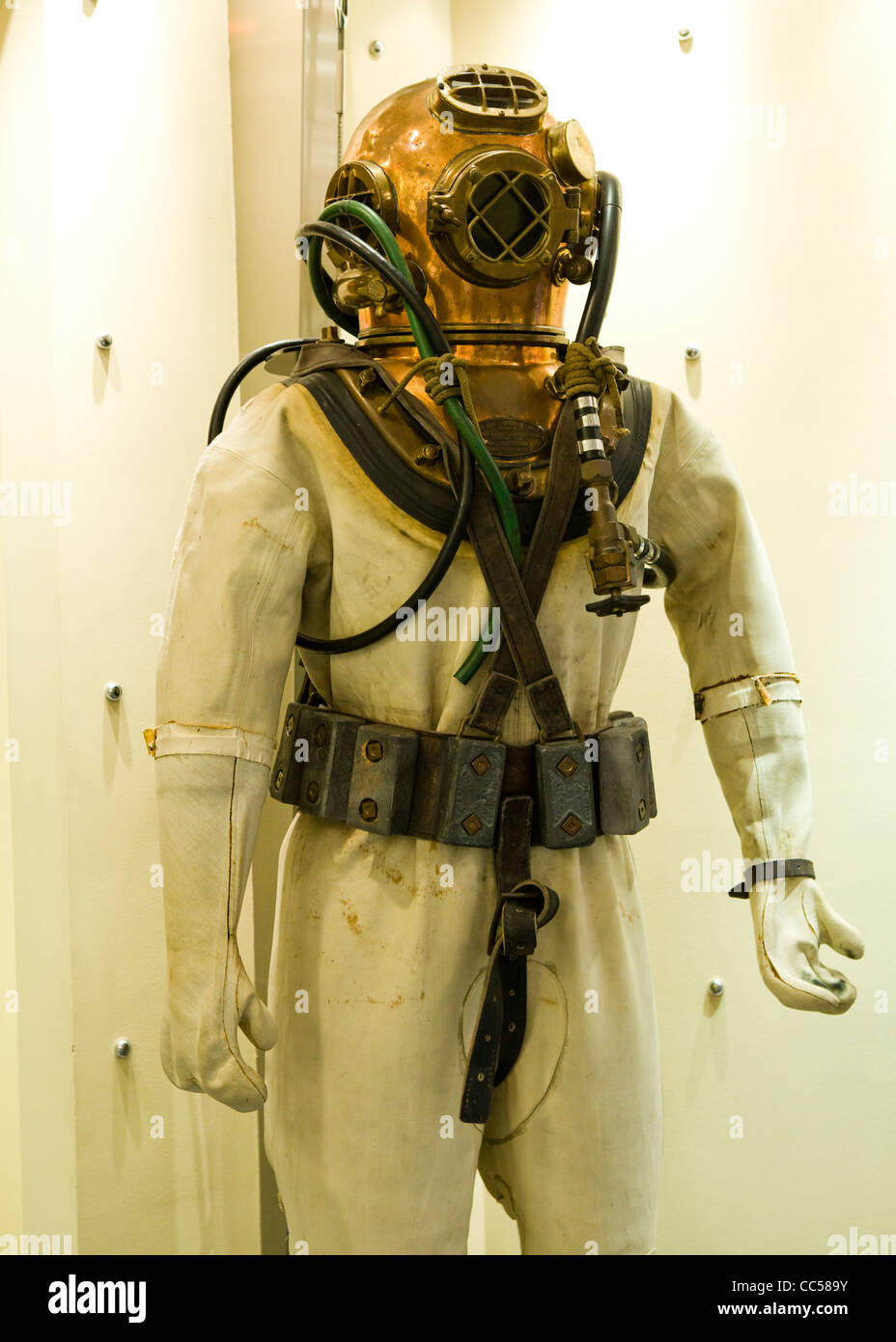 Mark V de l'équipement de plongée et le casque utilisé par l'US Navy de 1950 Banque D'Images Mark V de l'équipement de plongée et le casque utilisé par l'US Navy de 1950 Banque D'Images