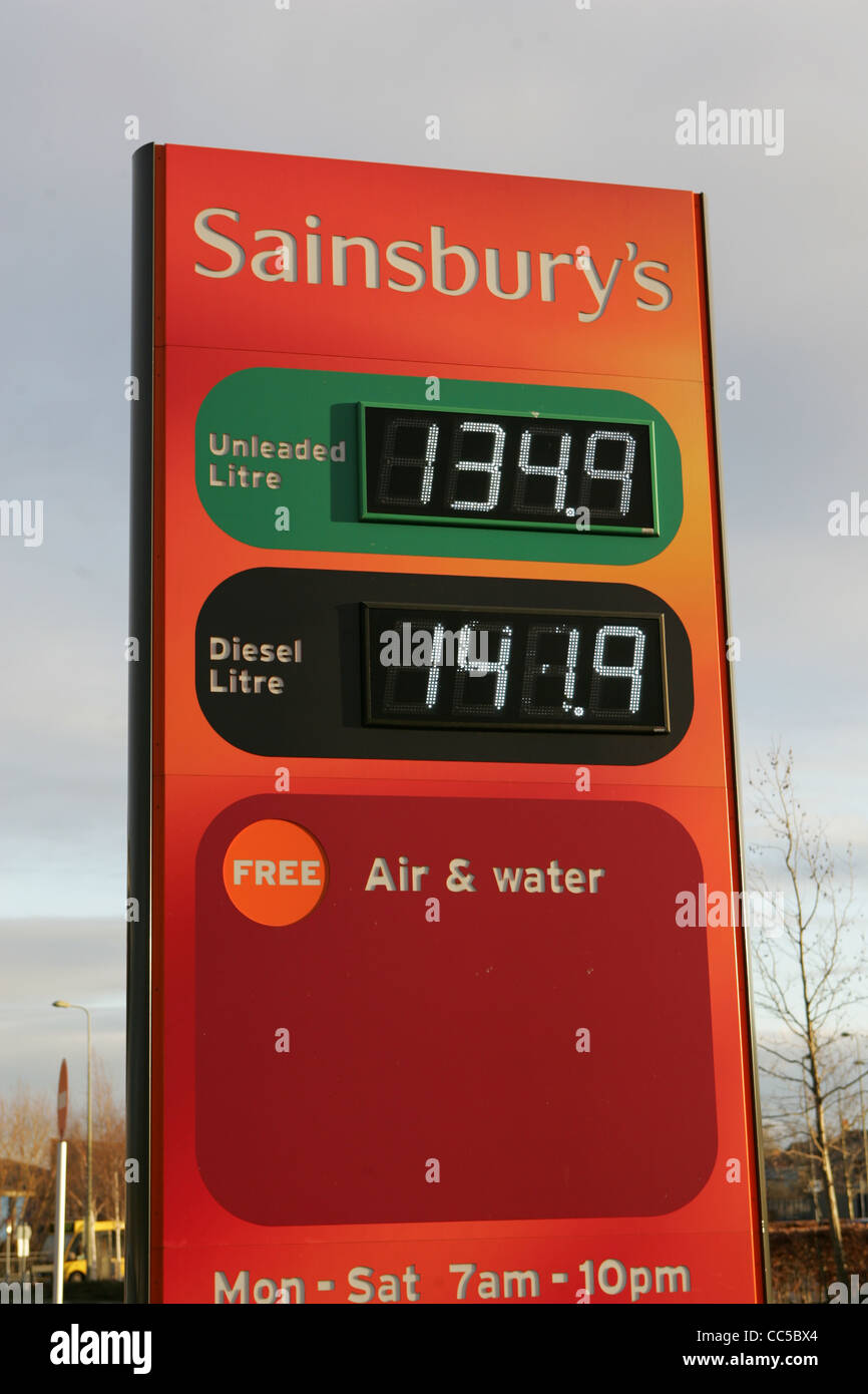 Sainsbury's prix essence jan 2012 didcot, uk Banque D'Images