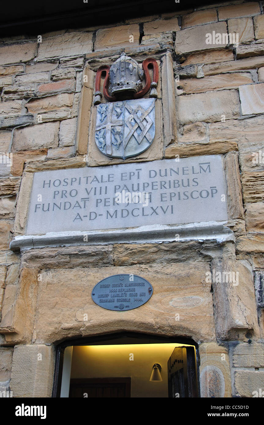 Entrée de l'Évêque Cosin almhouses, Durham, County Durham, England, United Kingdom Banque D'Images