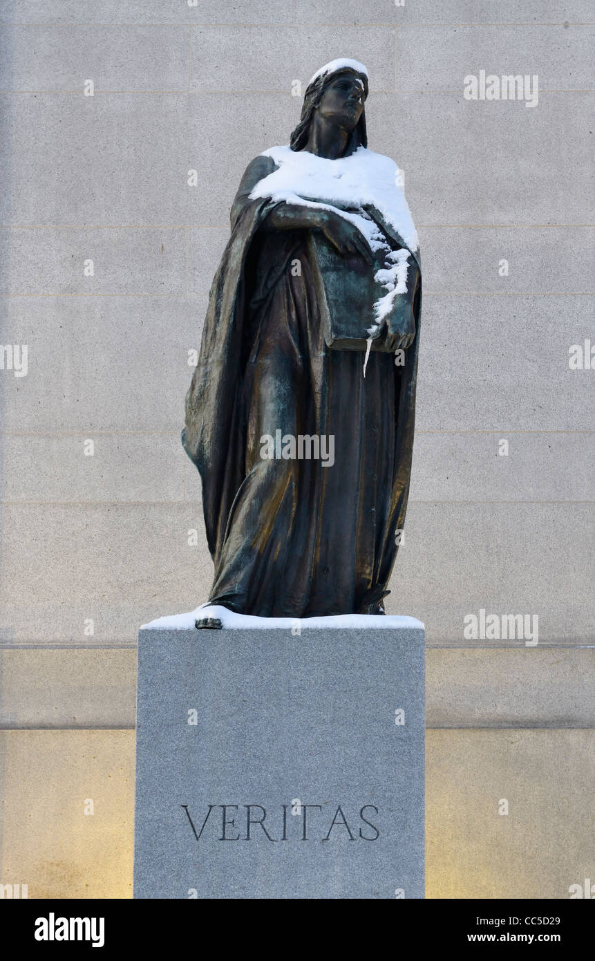 Statue de la déesse romaine de l'Veritas vérité en Cour suprême du Canada, Ottawa Banque D'Images