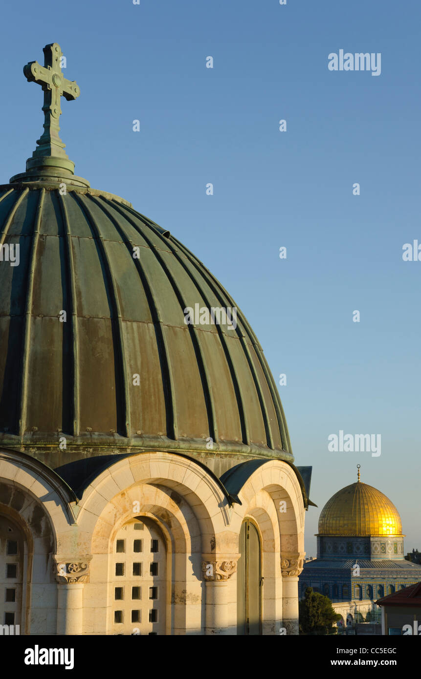 Vue depuis Notre Dame de Sion avec l'Ecce Homo et dôme dôme doré. Vieille ville de Jérusalem Israël. Banque D'Images