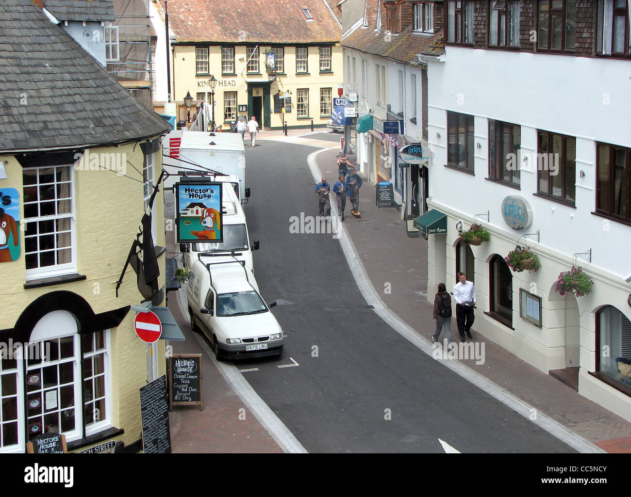 Une rue de Poole, près du quai, vers la fin du pont tournant, Dorset, Angleterre. Banque D'Images