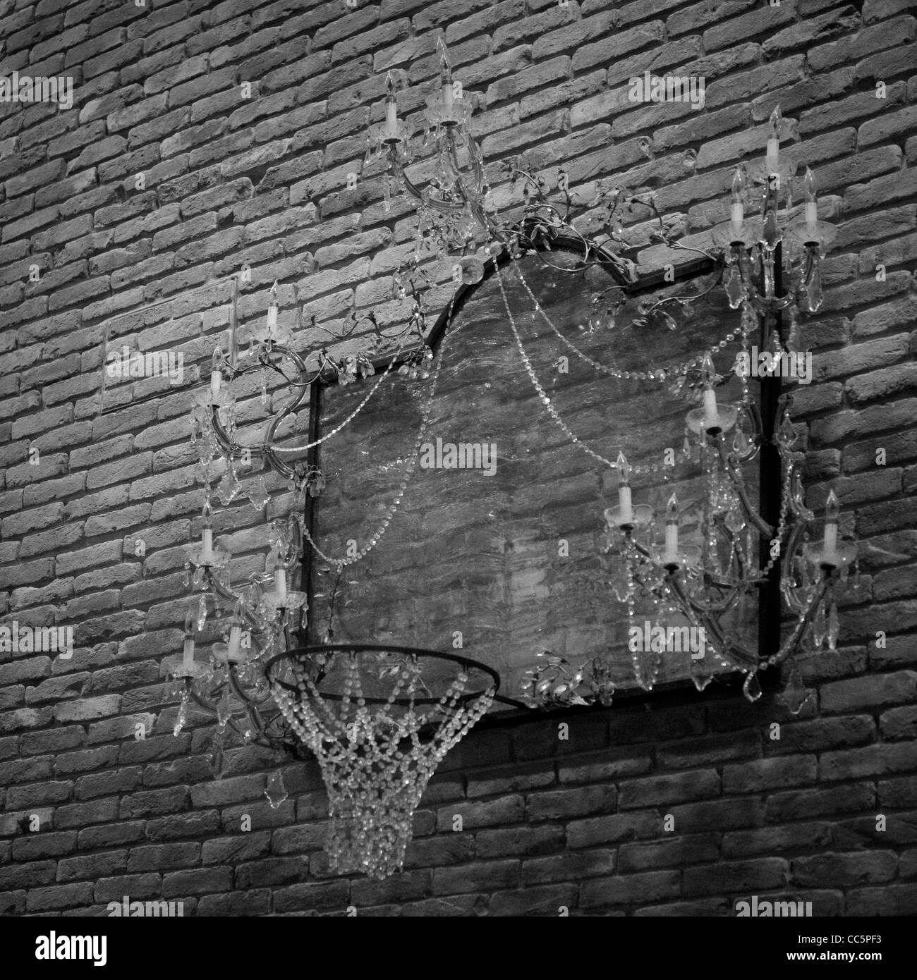 Verre de Venise de basket-ball dans le cadre d'une exposition d'art à la Dogana de Mar à Venise Banque D'Images