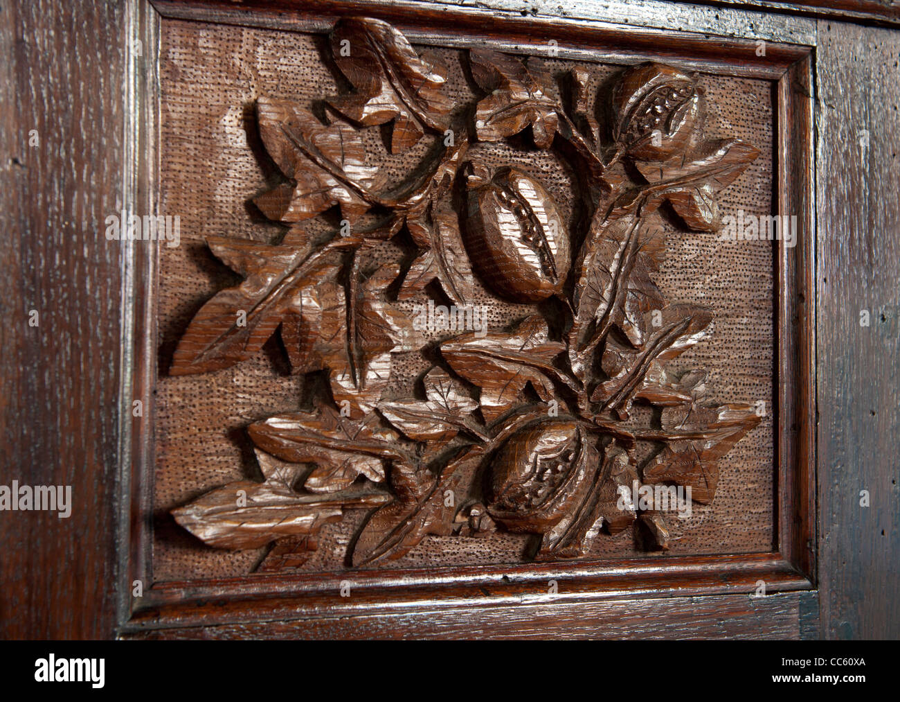 Chaire sculpture de figues, de l'église St-Matthieu, Salford Priors, Warwickshire, England, UK Banque D'Images