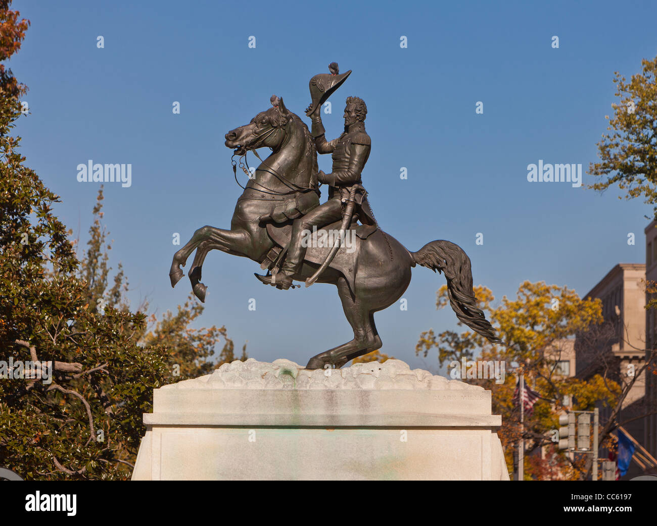 WASHINGTON, DC USA - Statue du président Andrew Jackson dans le centre de Lafayette Park, également connu sous le nom de Lafayette Square. Banque D'Images WASHINGTON, DC USA - Statue du président Andrew Jackson dans le centre de Lafayette Park, également connu sous le nom de Lafayette Square. Banque D'Images