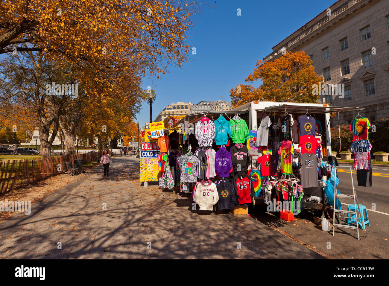 WASHINGTON, DC USA - vendeur's shirts et sweatshirts de souvenirs. Banque D'Images
