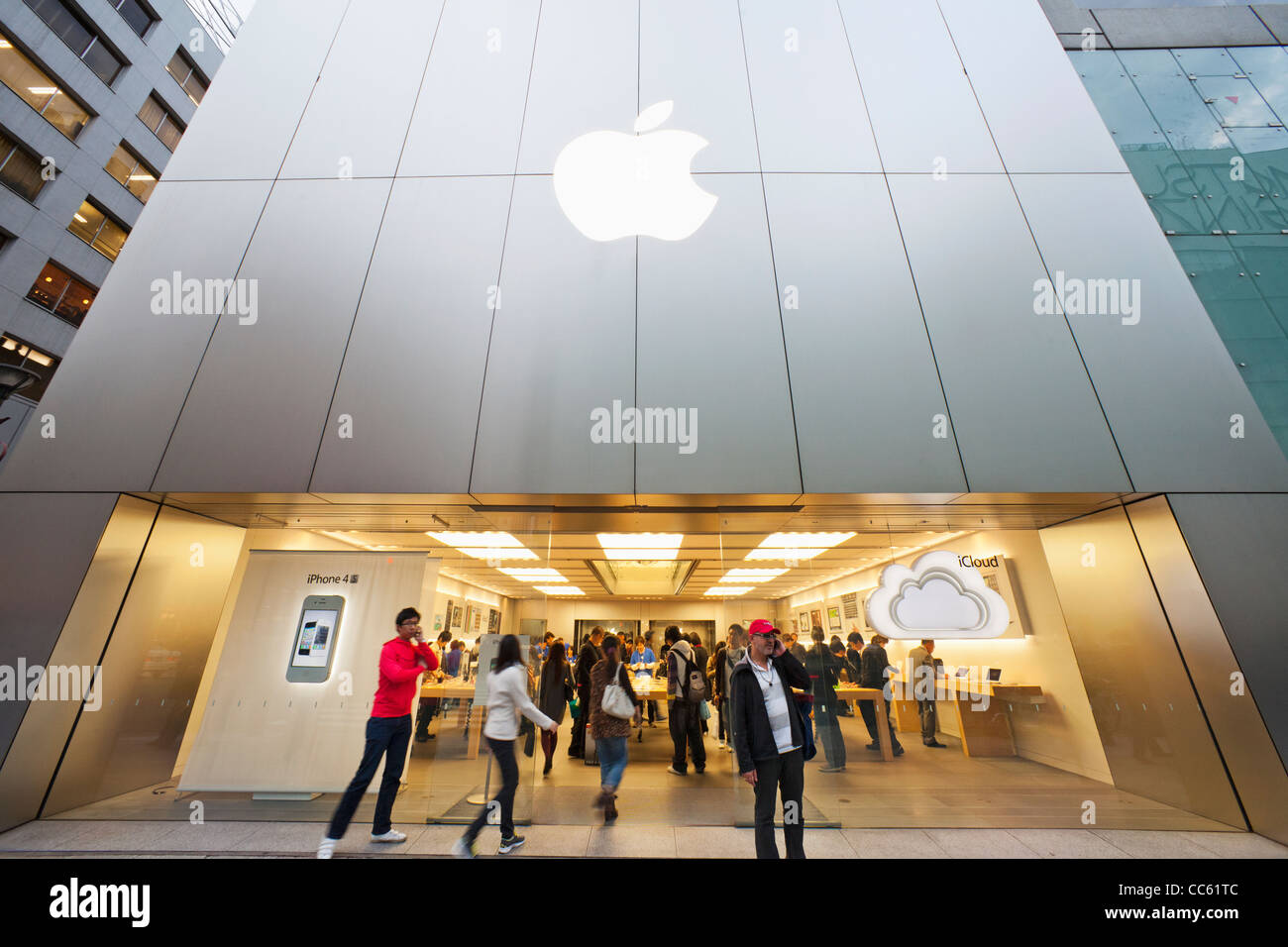 Japon, Tokyo, Ginza, l'Apple Store, architecte Bohlin Cywinski Jackson Banque D'Images