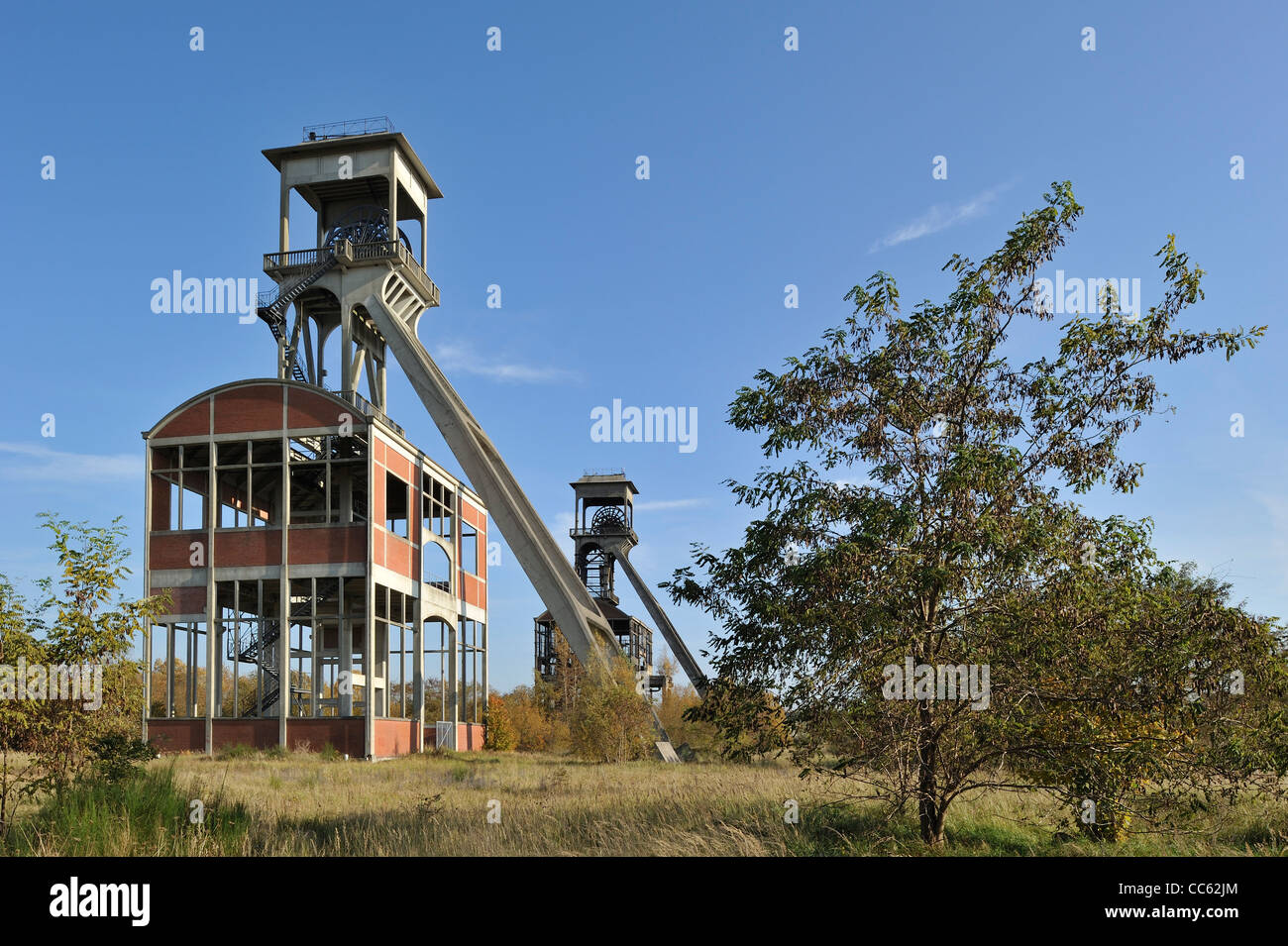 Headframes / ascenseur tours de mine de charbon de la mine abandonnée / à Eisden, Limbourg, Belgique Banque D'Images