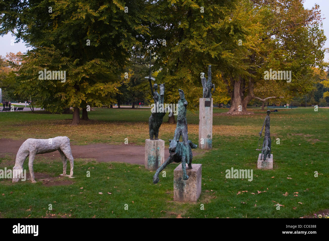Quatro Cavalieri dell'Apocalisse et il Cavallo Bianco della Pace sculptures de H Rosenthal dans Giardini Pubblici park Milan Banque D'Images