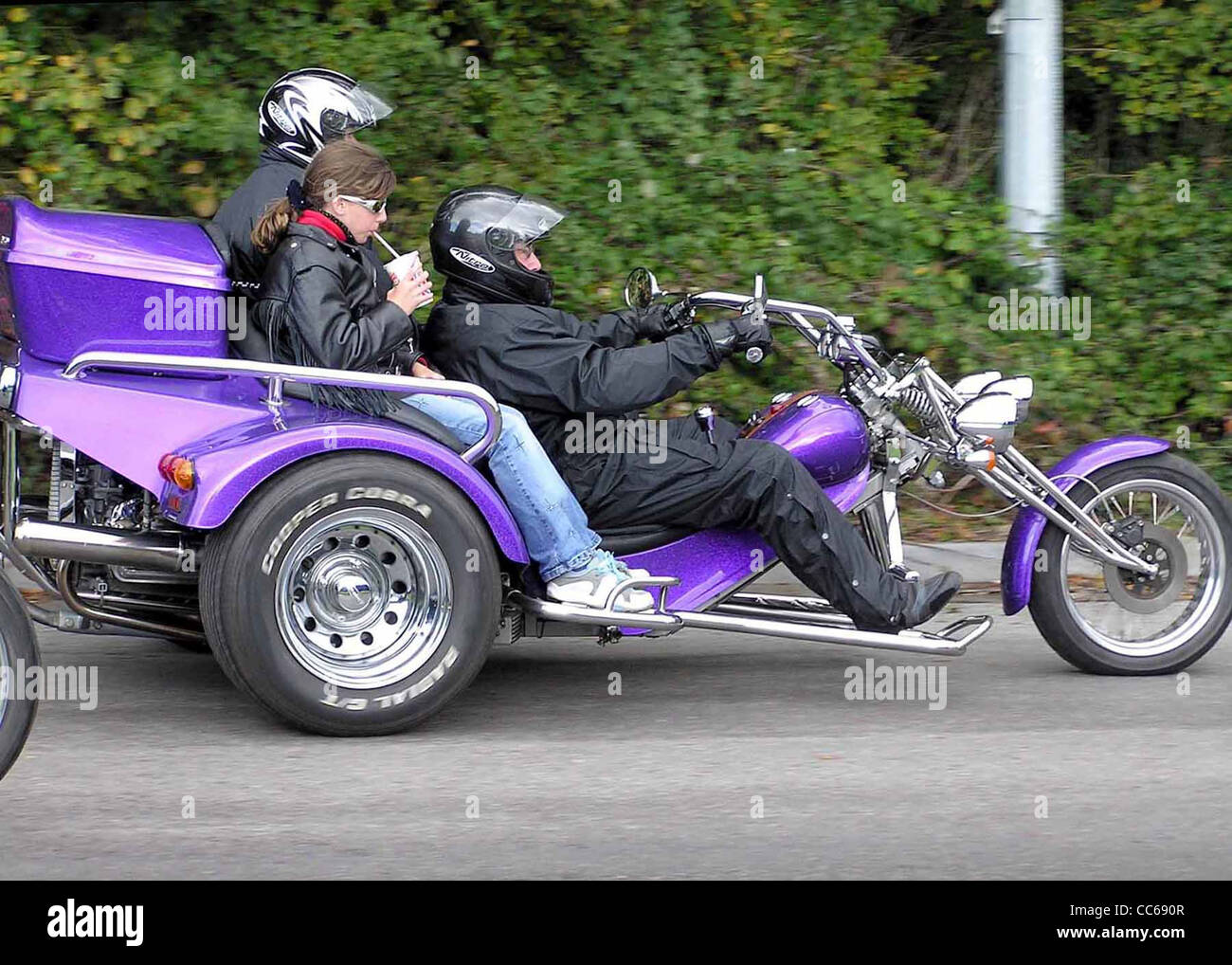 Une moto tricycle stationnée à Aust Motorway services à Bristol, en Angleterre. Cette moto à trois roues personnalisée est conçue à la fois pour la performance et le confort, offrant une expérience de conduite unique aux passionnés. Banque D'Images