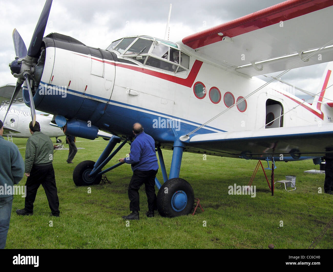 Antonov An-2 (HA-MKF) à l'Aérodrome de Hullavington, Wiltshire, Angleterre. Banque D'Images