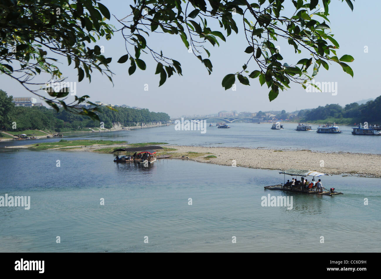 Excursion en bateau sur la rivière Li, de Guilin, Guangxi, Chine Banque D'Images