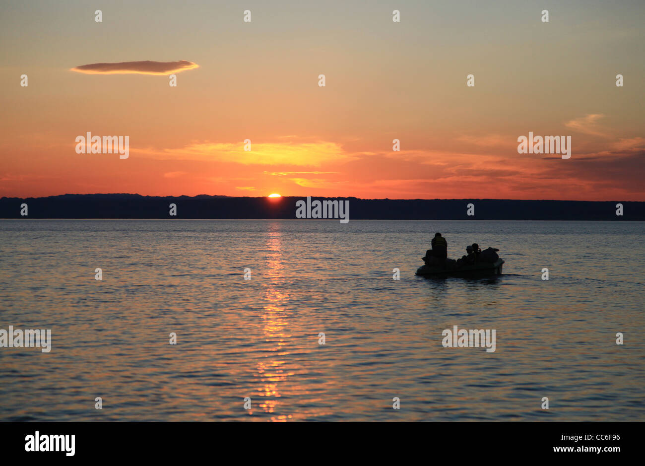 Au coucher du soleil, le lac Kanas Altay Préfecture, Xinjiang, Chine Banque D'Images
