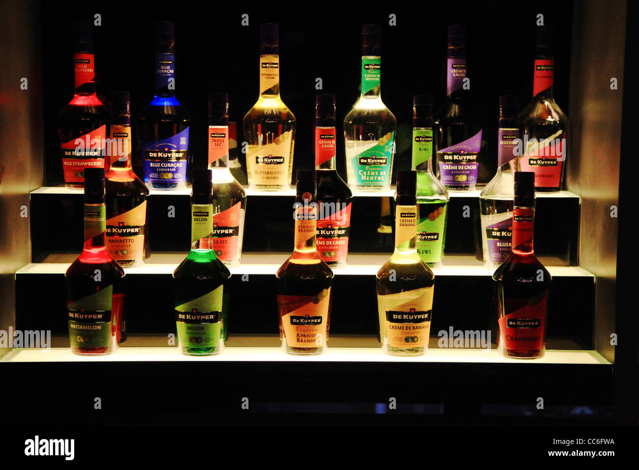 Tablette avec divers alcools, Chine Banque D'Images