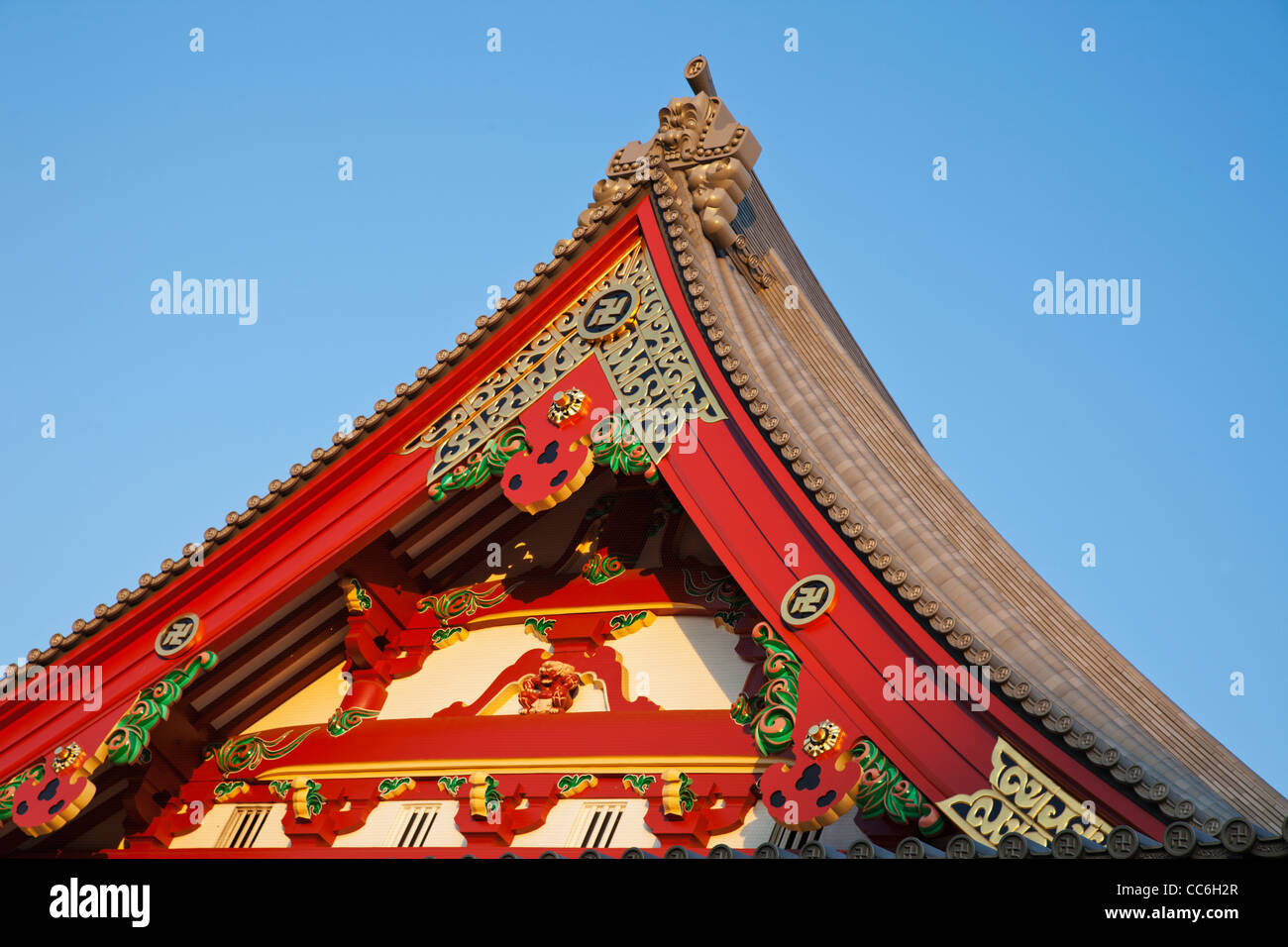 Japon, Tokyo, Asakusa, le Temple d'Asakusa Kannon, détail de toit Banque D'Images