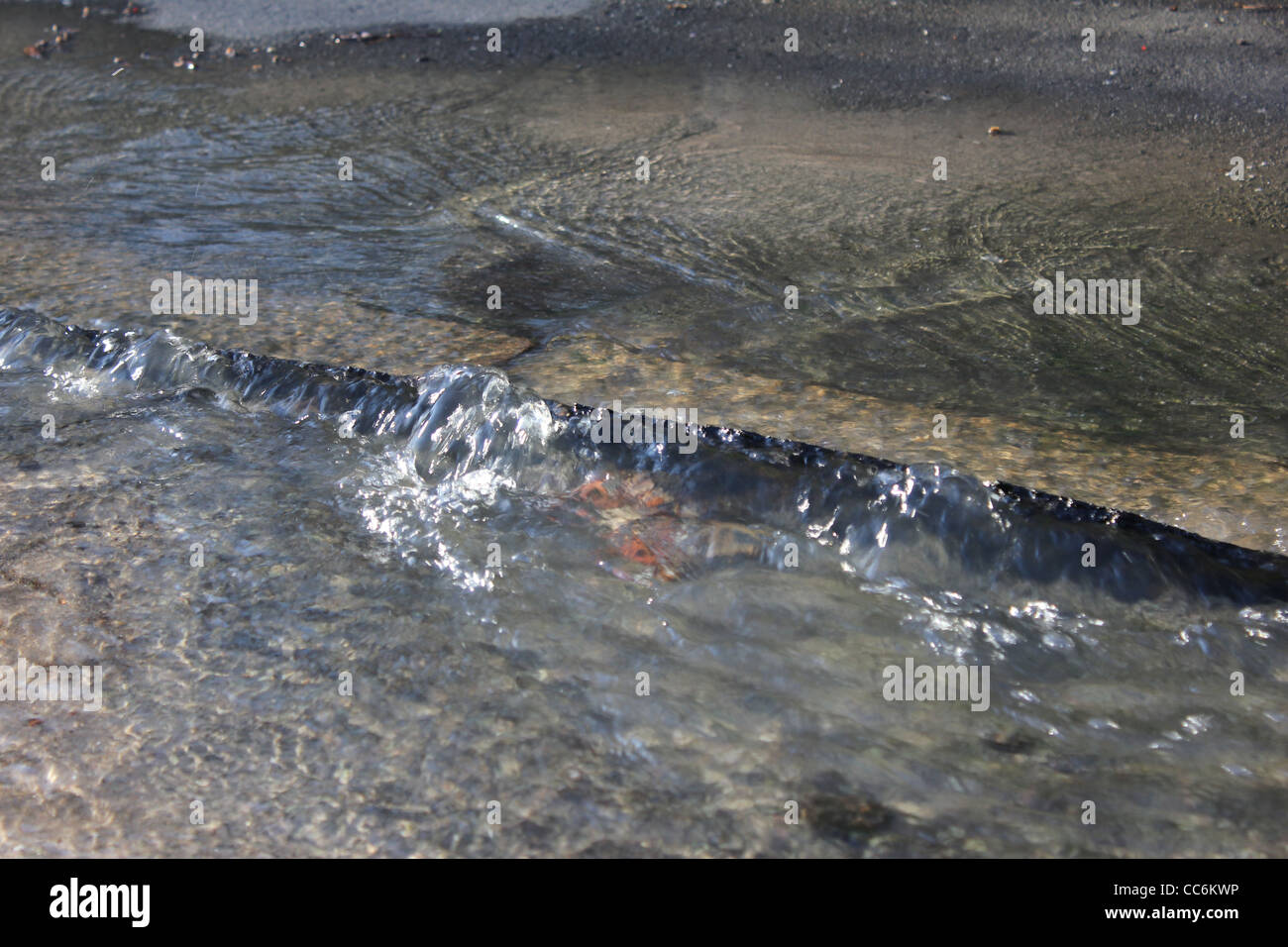 L'eau en rafale sur Main Street à Londres Banque D'Images