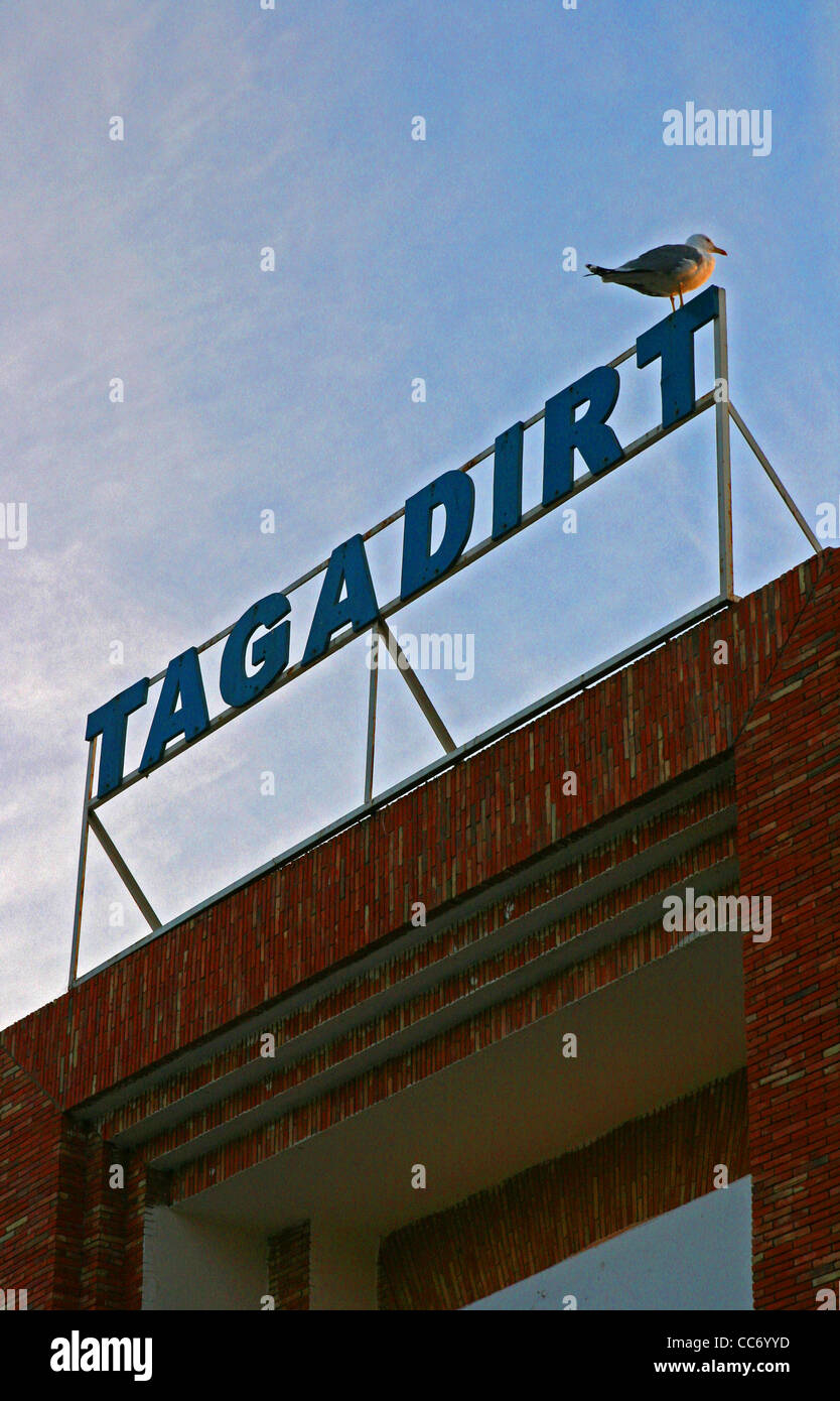 ''Tagadirt'', le nom de la ville d'Agadir en berbère, au Maroc. Banque D'Images