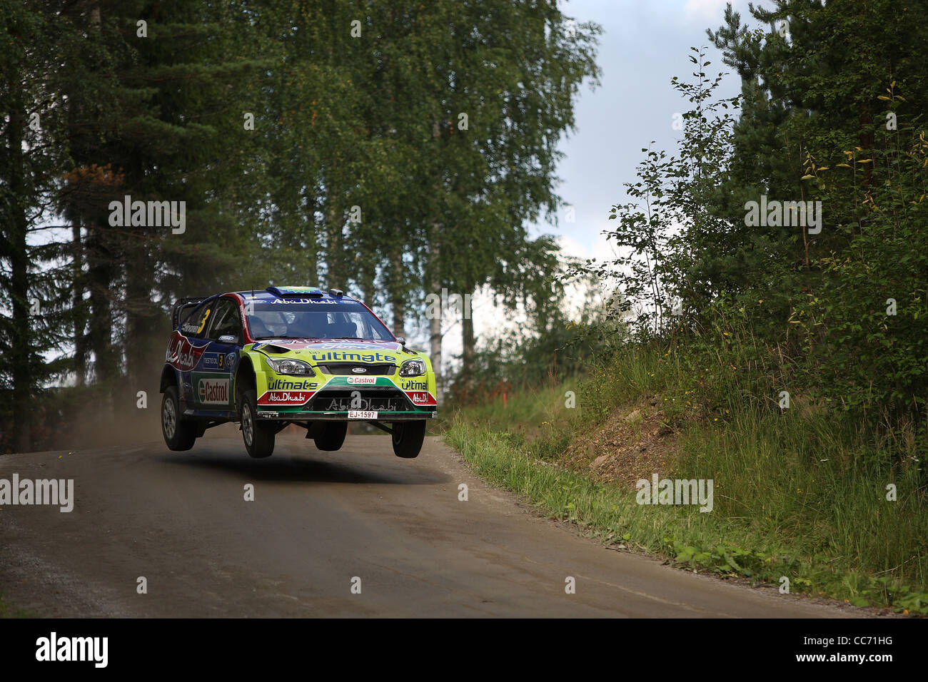 Mikko Hirvonen/Jarmo Lehtinen saut spectaculaire au cours de Rally Finland 2009 Banque D'Images