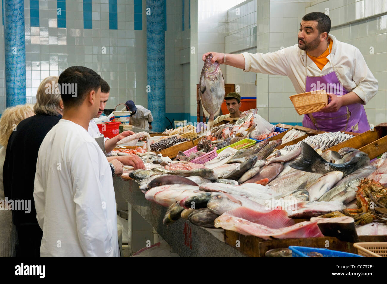 Marché de poisson au magasin le Grand Socco, Tanger, Maroc ...