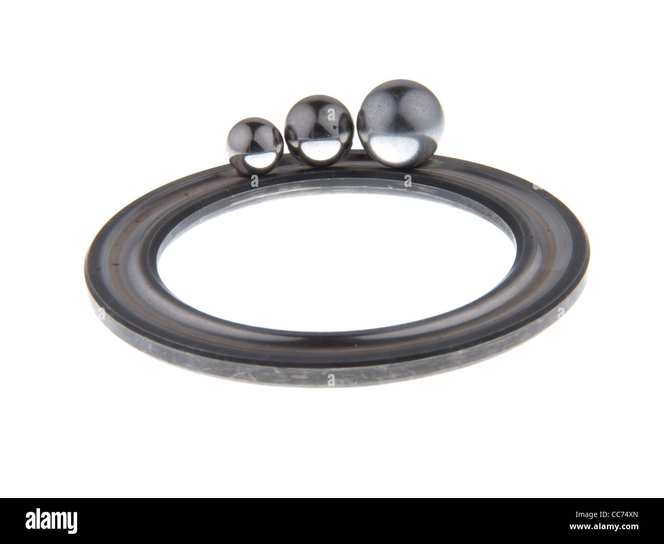 Partie du cycle, d'une bague avec trois balles, isolé sur fond blanc. Banque D'Images
