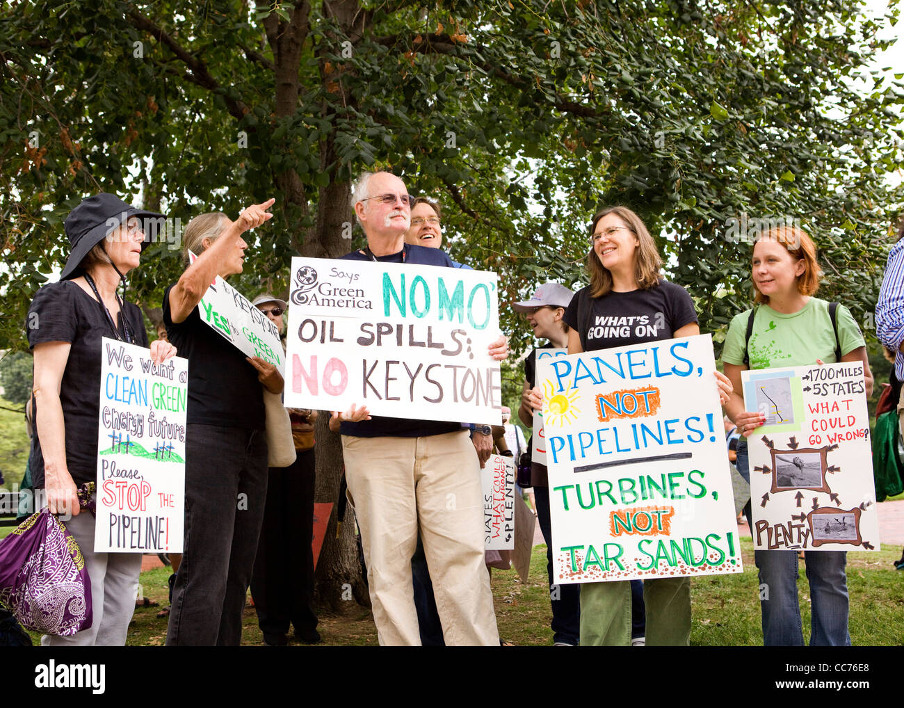 Tar Sands Pipeline Keystone protestataires holding des pancartes de protestation - Washington, DC USA Banque D'Images