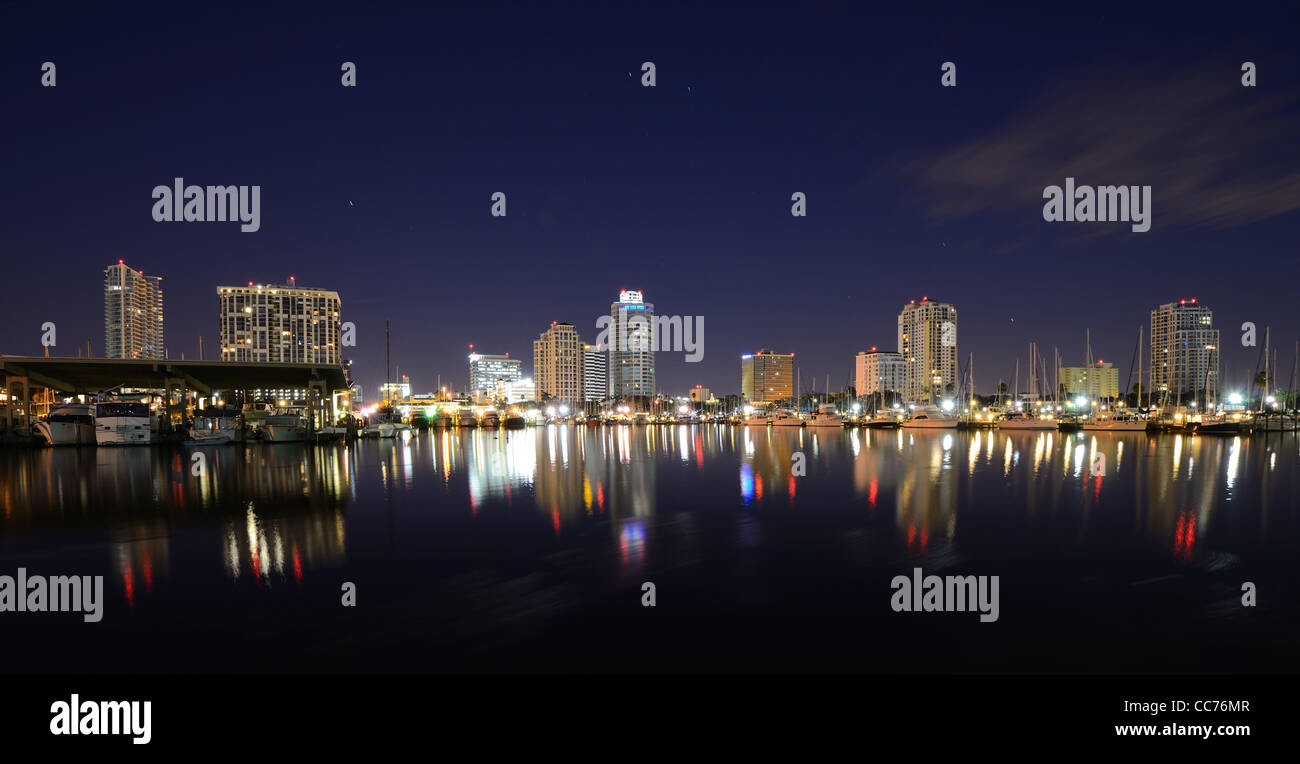 Skyline de Saint Petersburg, Floride Banque D'Images