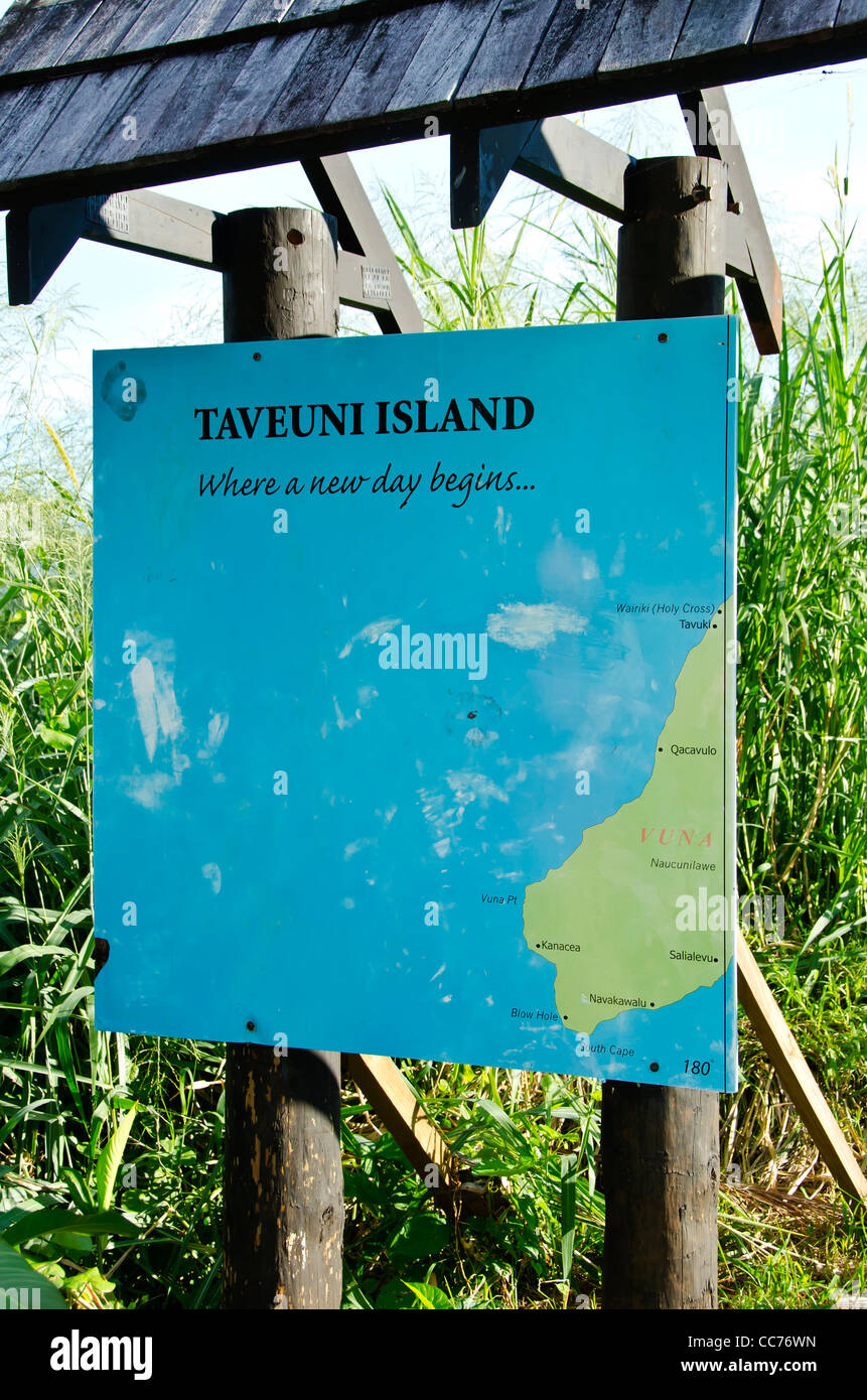 Ligne de changement de date marqueur Tavenui Island Fiji première moitié du signe, du Pacifique Sud Banque D'Images