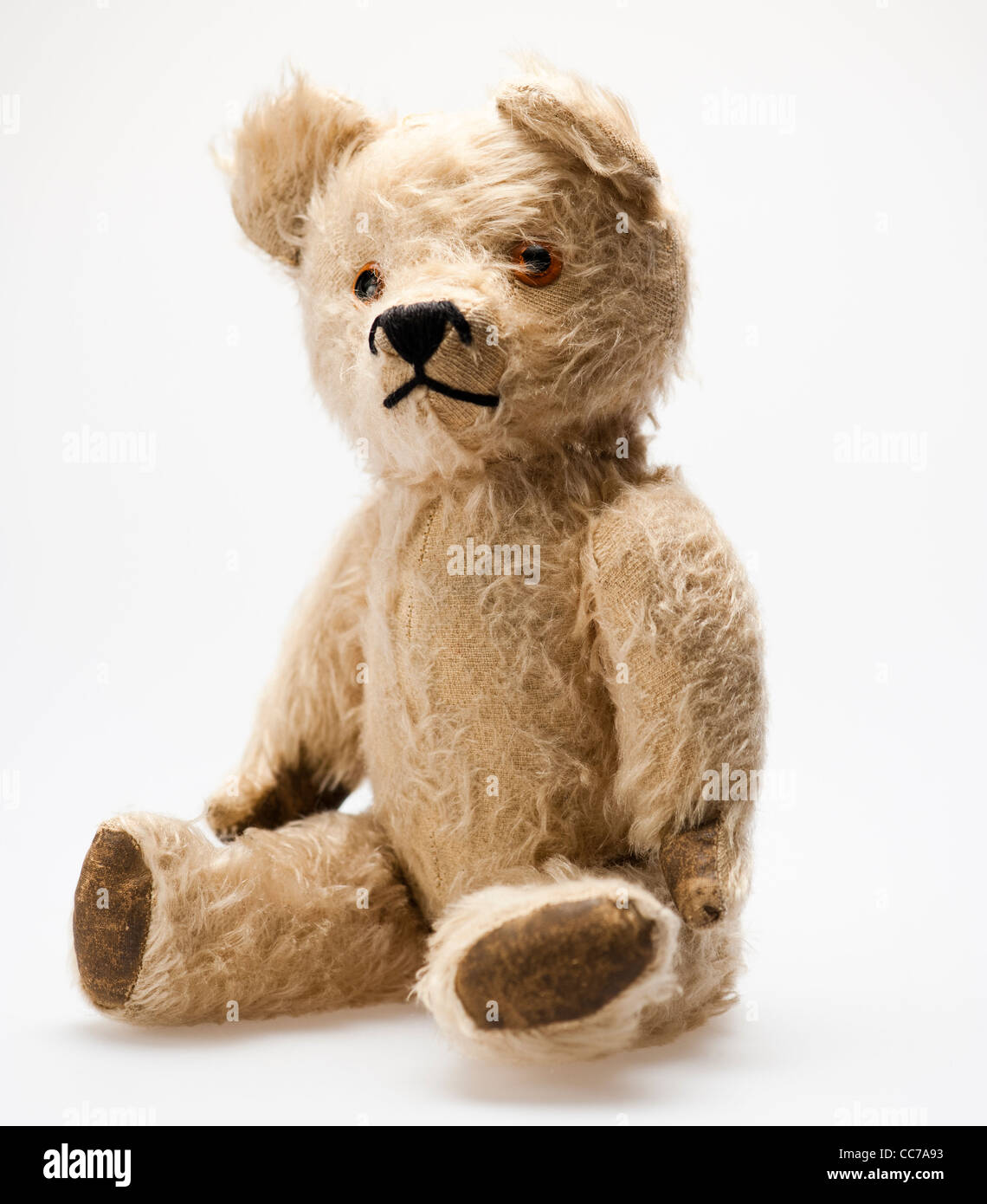 Un vieux élimés battues childs traditionnel ours en peluche Banque D'Images