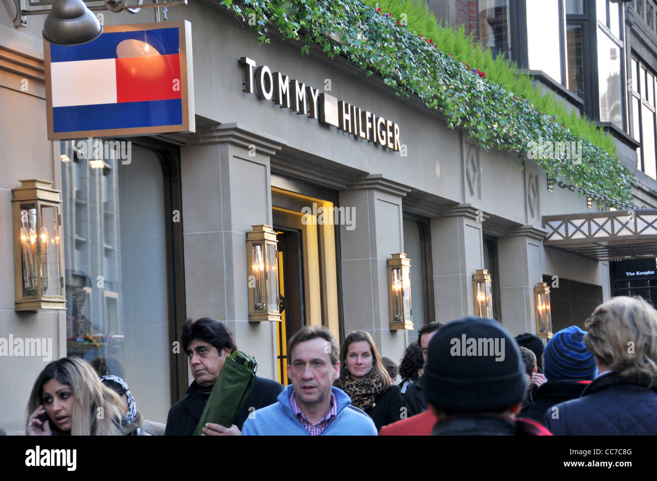 Boutique Tommy Hilfiger London Knightsbridge Photo Stock - Alamy