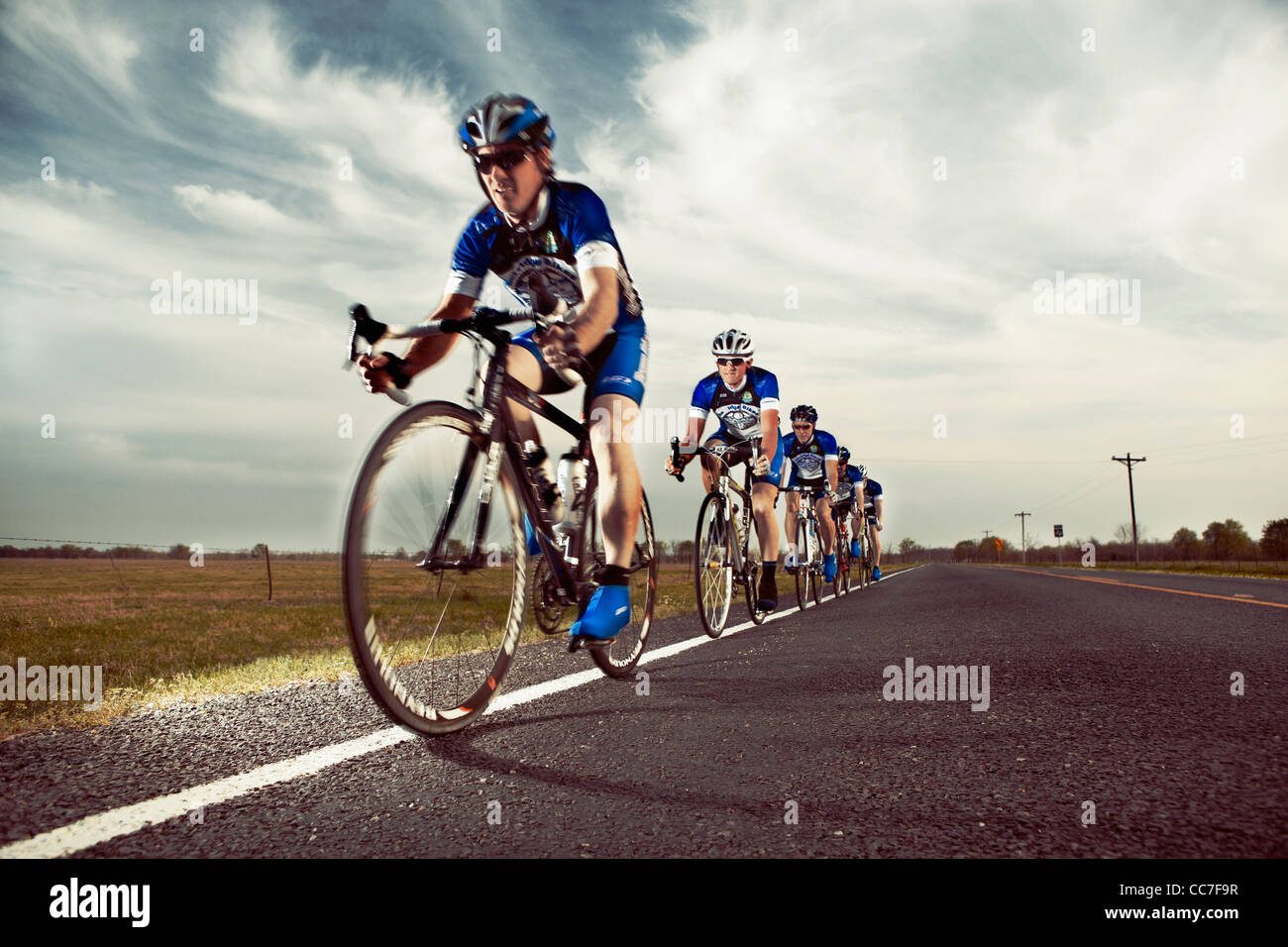 Courses cyclistes compétitifs sur la rode Banque D'Images