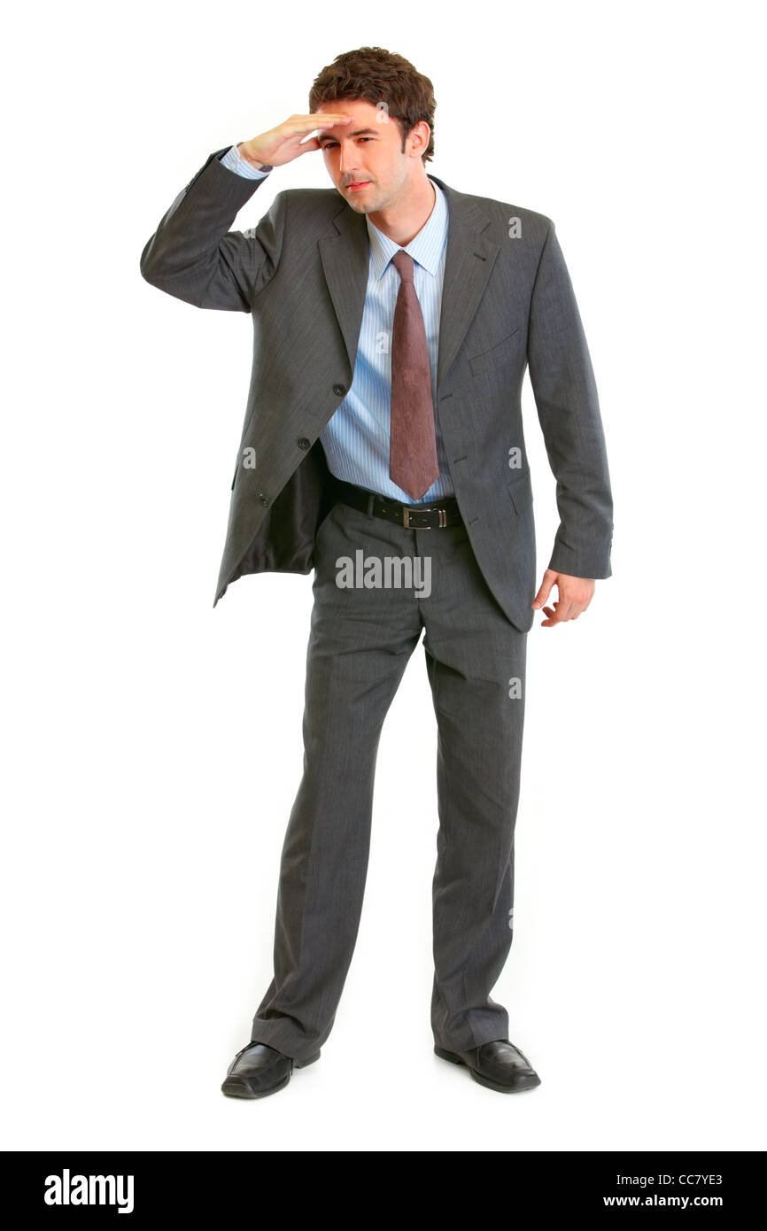 Concentrés young businessman holding sa main au front et à l'avant à l'avenir isolated on white Banque D'Images